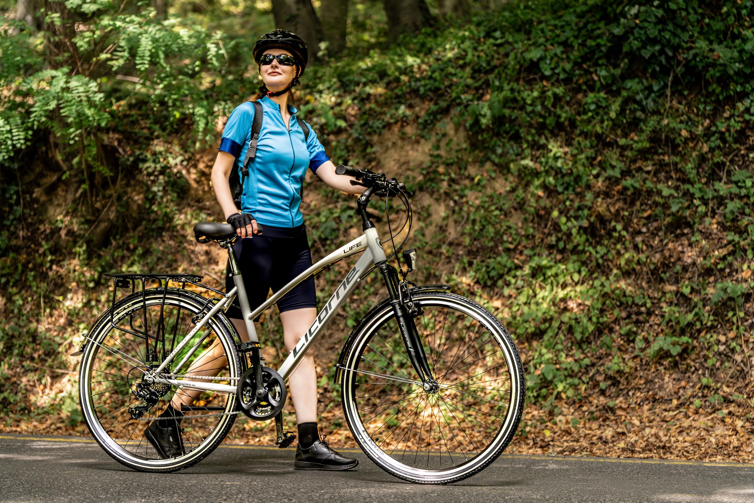 Licorne Bike Vélo de trekking de qualité supérieure de 28 pouces - Pour garçons, filles, femmes et hommes - Dérailleur Shimano 21 vitesses - VTT - Cross - Life-L-V.