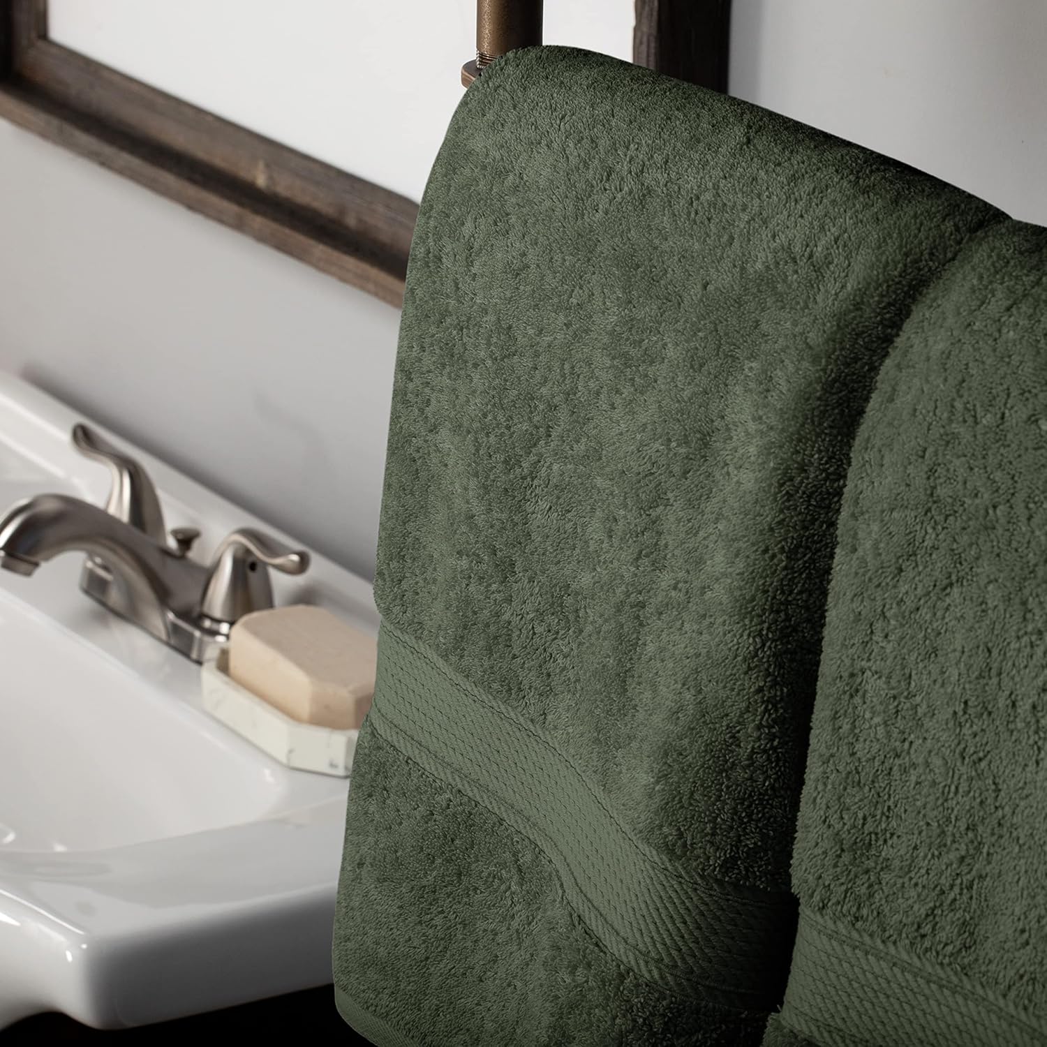 SUPERIOR Egyptian Cotton 800 GSM Bath Towel Set, Includes 2 Bath Towels, Luxury Plush Essentials, Absorbent Quick Dry Towels, Guest Bathroom, Apartment, New Home, Shower, Hotel Quality, Forest Green : Home & Kitchen