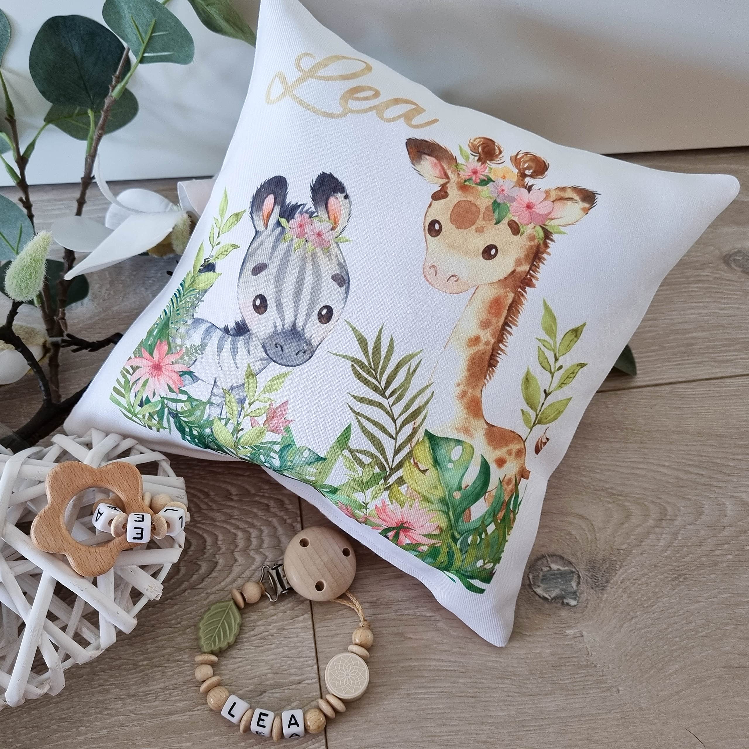 Windeltorte mit Name - Kuschelkissen Giraffe & Zebra I Schnullerkette & Greifling - Geschenk, Babyparty, Geburt oder Taufe + auf Wunsch, gratis Grußkärtchen