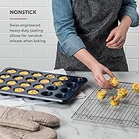 Vista 67 de KitchenAid Molde antiadherente de acero aluminizado para magdalenas de 12 tazas, color plateado