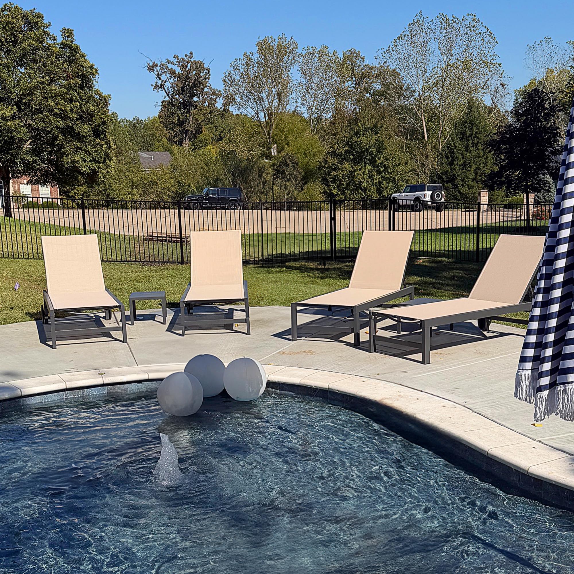 PURPLE LEAF Outdoor Chaise Lounge with Wheels, Set of 4 with Table, Beige