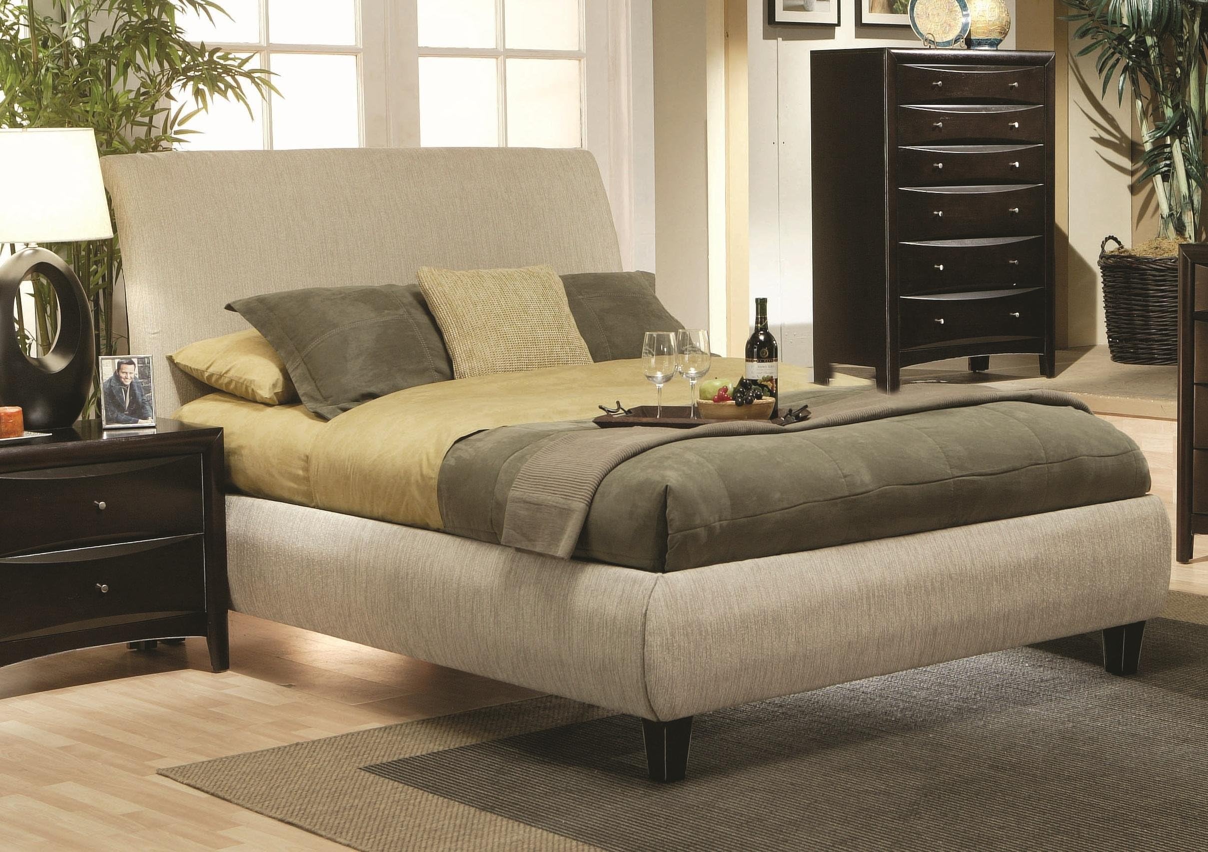 Wildon Home Applewood Contemporary Upholstered Bed Size: California King