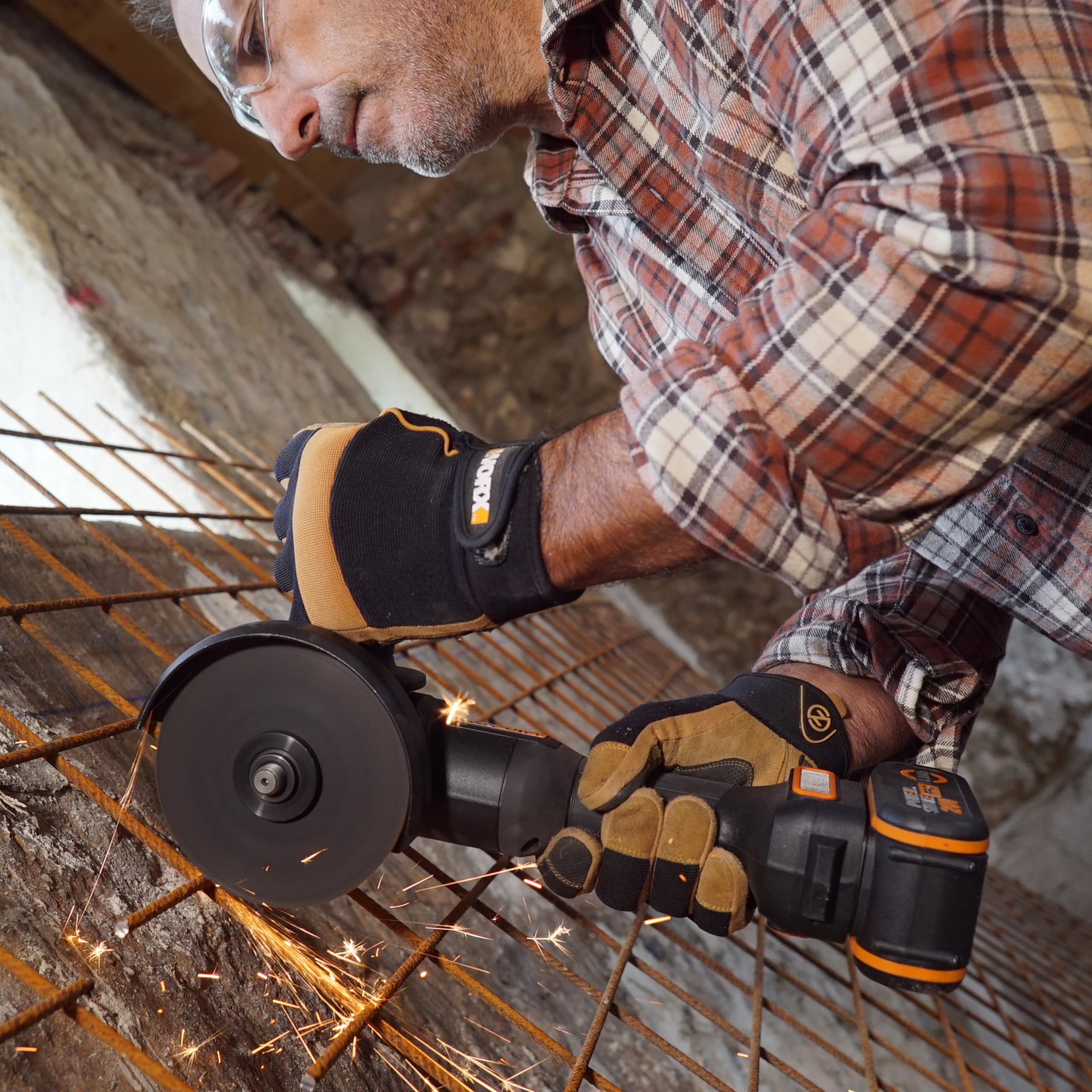 WORX WX814 Amoladora a batería 20V-4Ah, 125mm, corte 50% más rápido, equivalente a 1000W de potencia, batería y cargador incluido, para reparaciones, metal y piedra, uso intensivo.