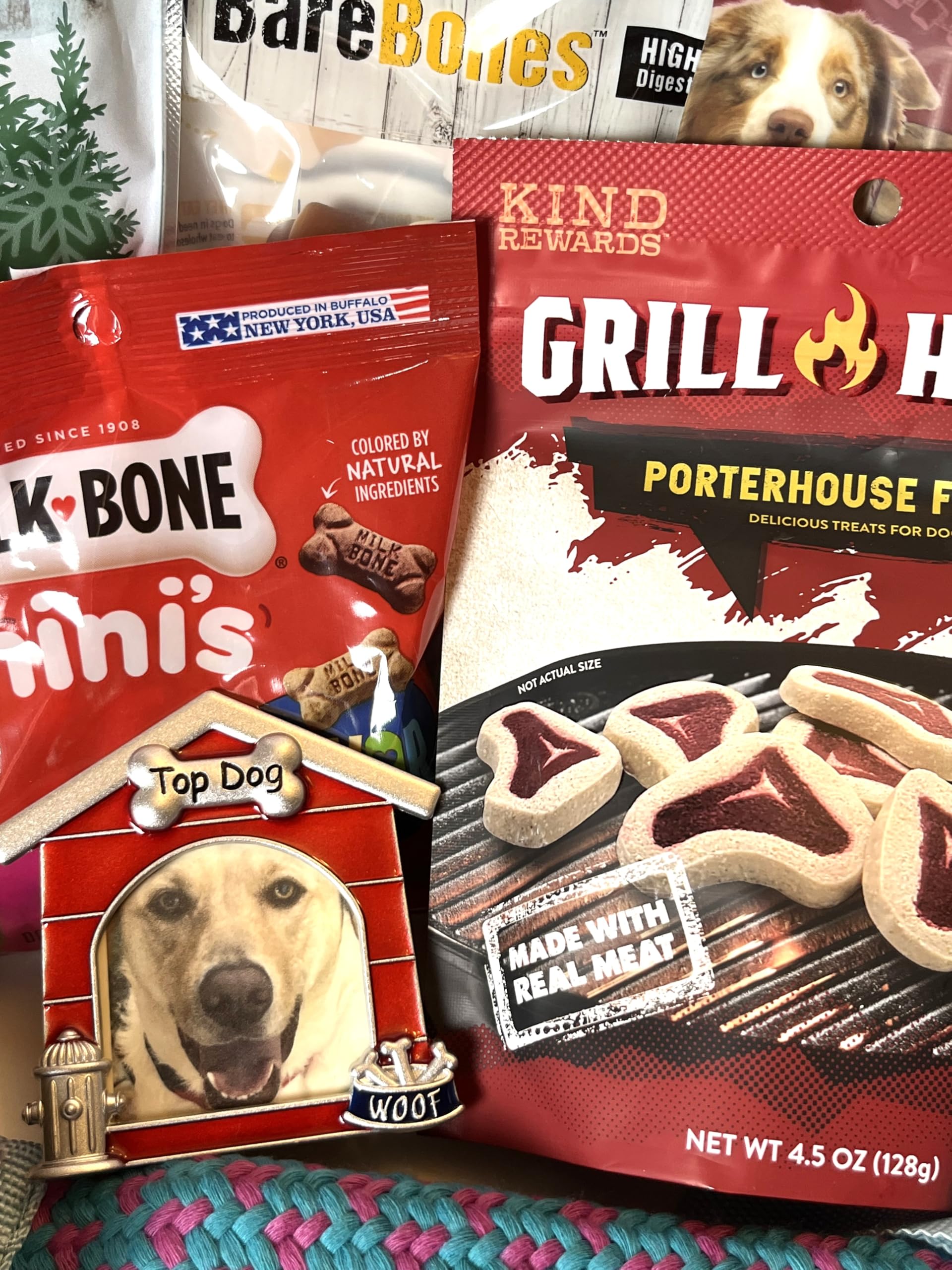 Caja de regalo para perros con marco de fotos adicional para tu bebé peludo favorito. Relleno de golosinas y juguetes para mantener a tu perro entretenido