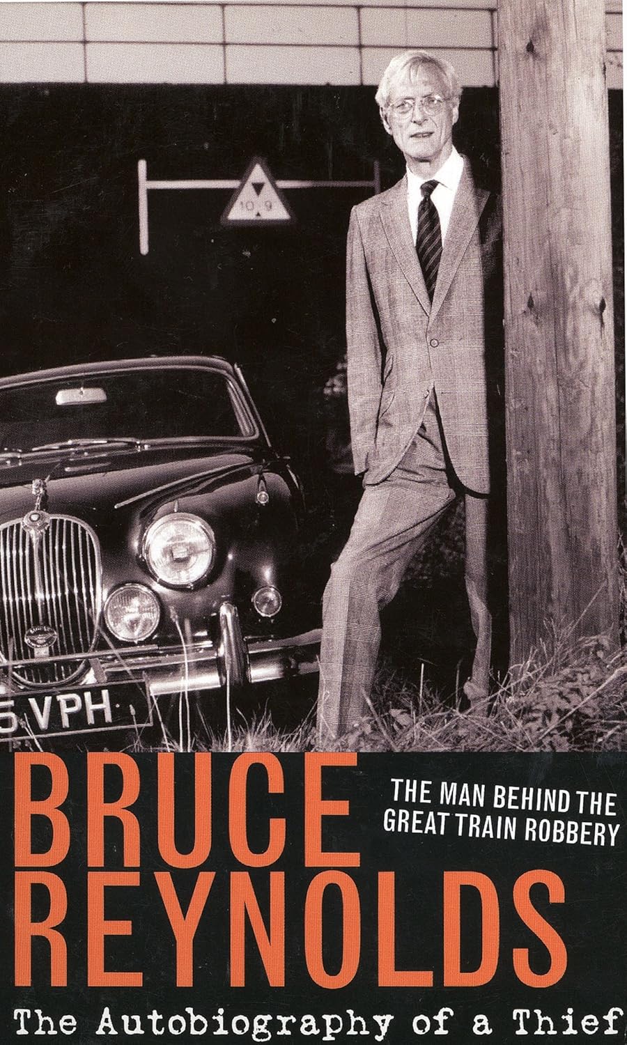 Autobiography of a Thief      Paperback – January 1, 2011