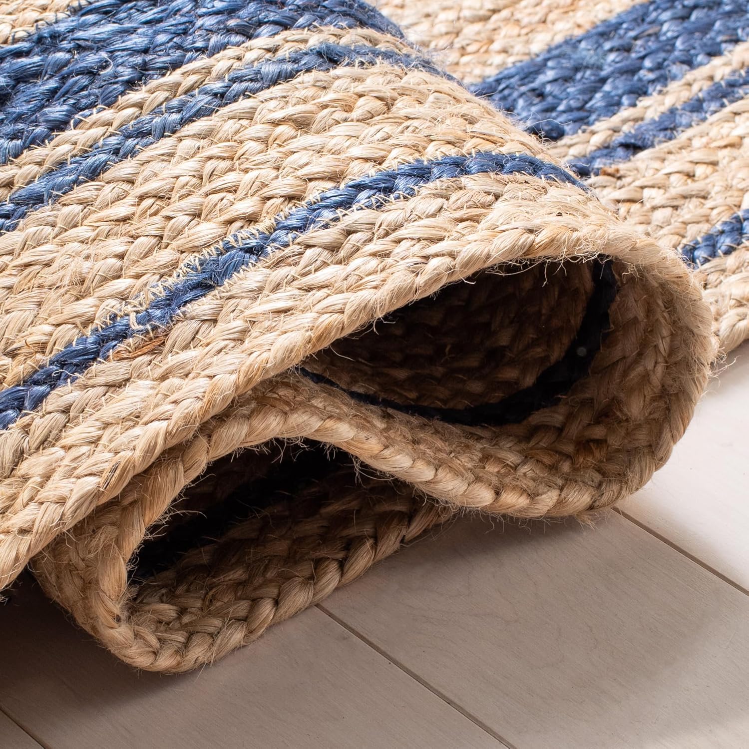 SAFAVIEH Natural Fiber Collection 6' Round Navy NF109N Handmade Border Farmhouse Jute Area Rug