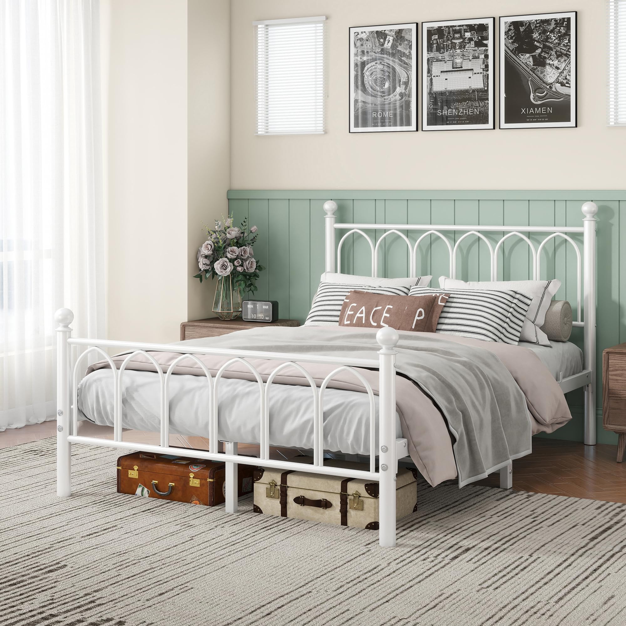 Lit moderne en métal 140 x 190 cm avec sommier à lattes, lit double/simple, cadre de lit avec tête de lit et pied de lit, lit d'invité, lit d'adolescent, pour chambre à coucher, chambre d'amis