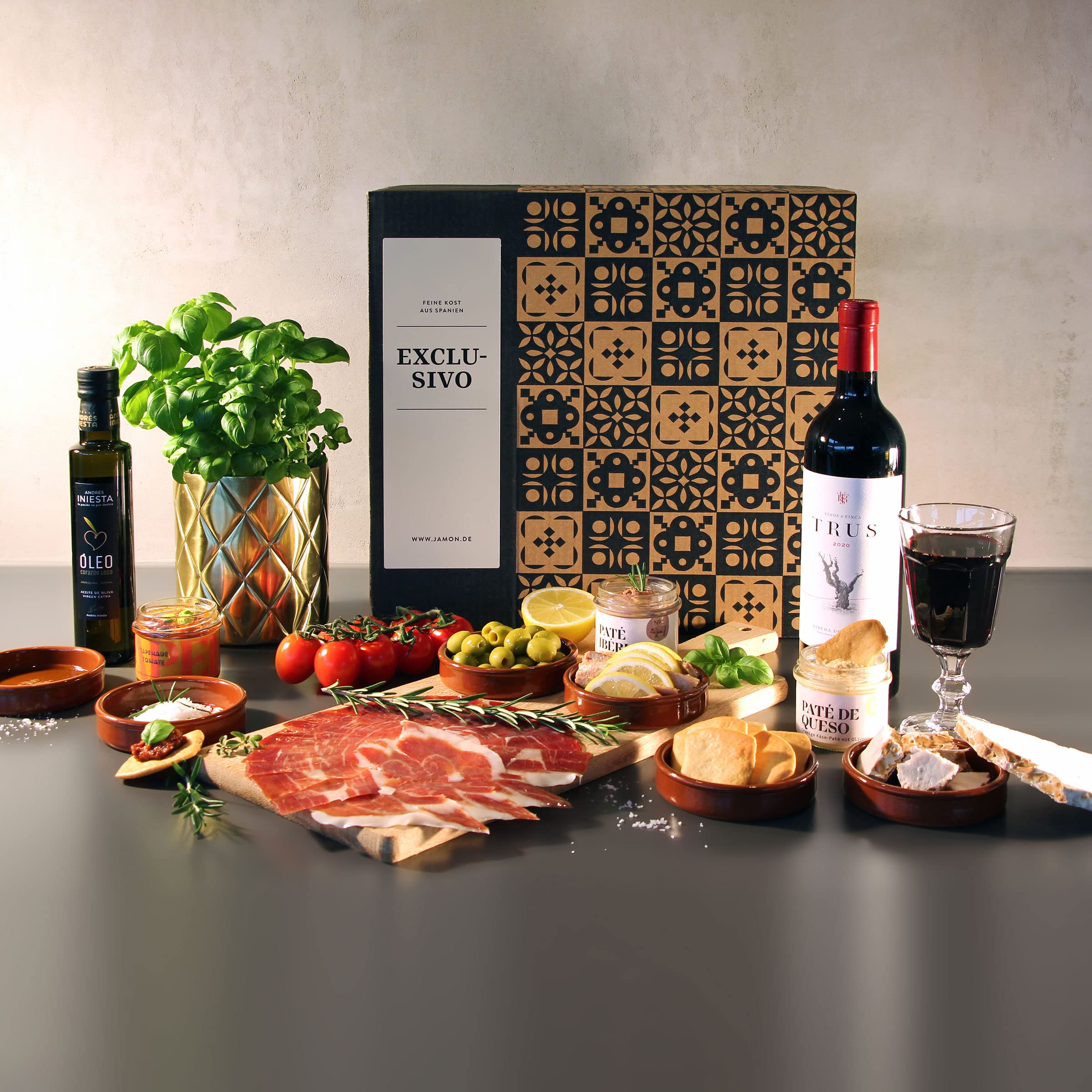 jamon.de Präsentkorb EXCLUSIVO, edle Feinkost im Geschenkkorb | Handgeschnittener Teruel-Schinken, edle Patés, Olivenöl, Flor de Sal, Thunfisch und Rotwein, Geschenk für Feinschmecker