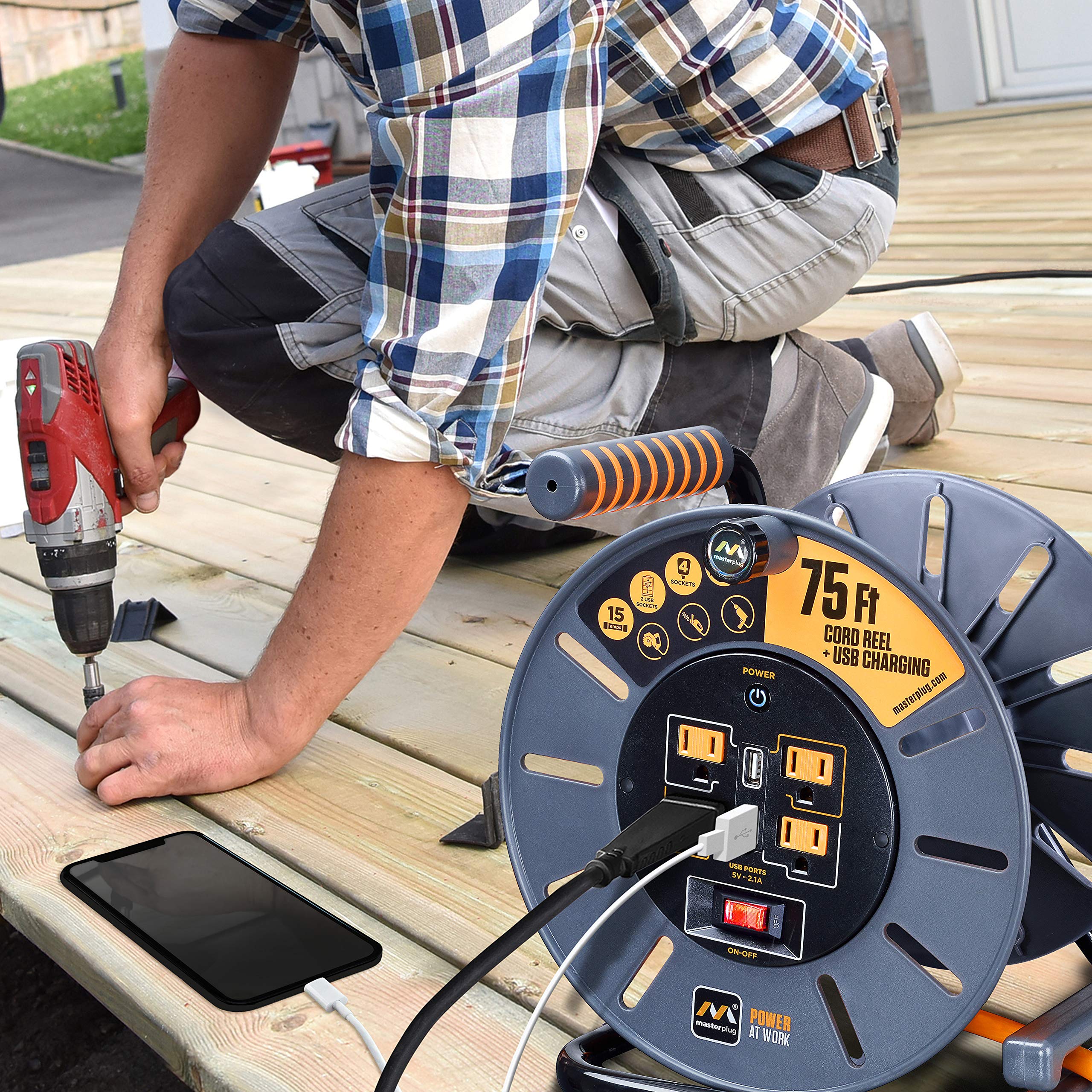 Power at Work - Avvolgicavo aperto con quattro prese di corrente, maniglia di avvolgimento e due porte di ricarica USB, interruttore di sicurezza per sovraccarico e interruttore di alimentazione, cavo