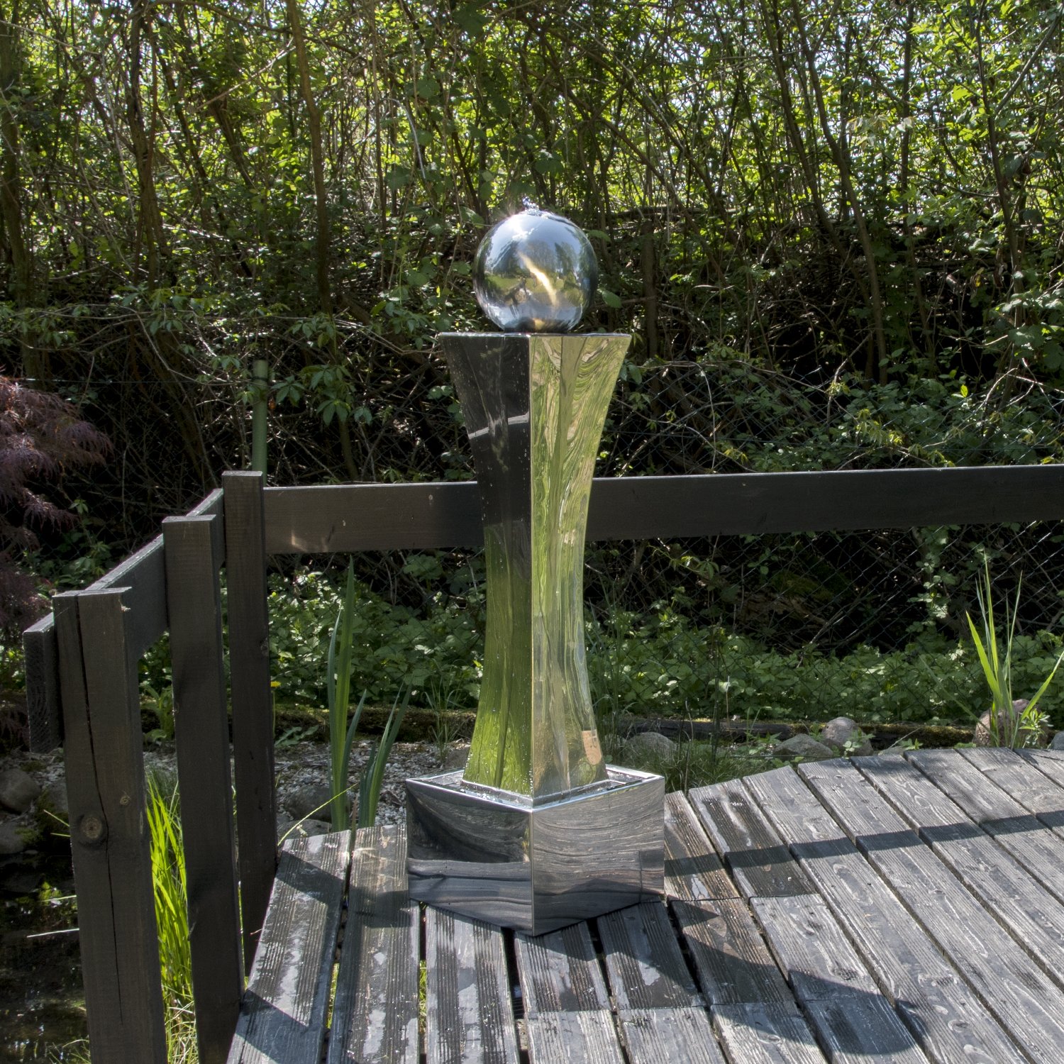 Köhko® Springbrunnen Mars Ø 20 cm mit LED-Beleuchtung in eckigen Edelstahlbecken hochglanzpoliert 21014 Brunnen für Terrasse Wohnzimmer