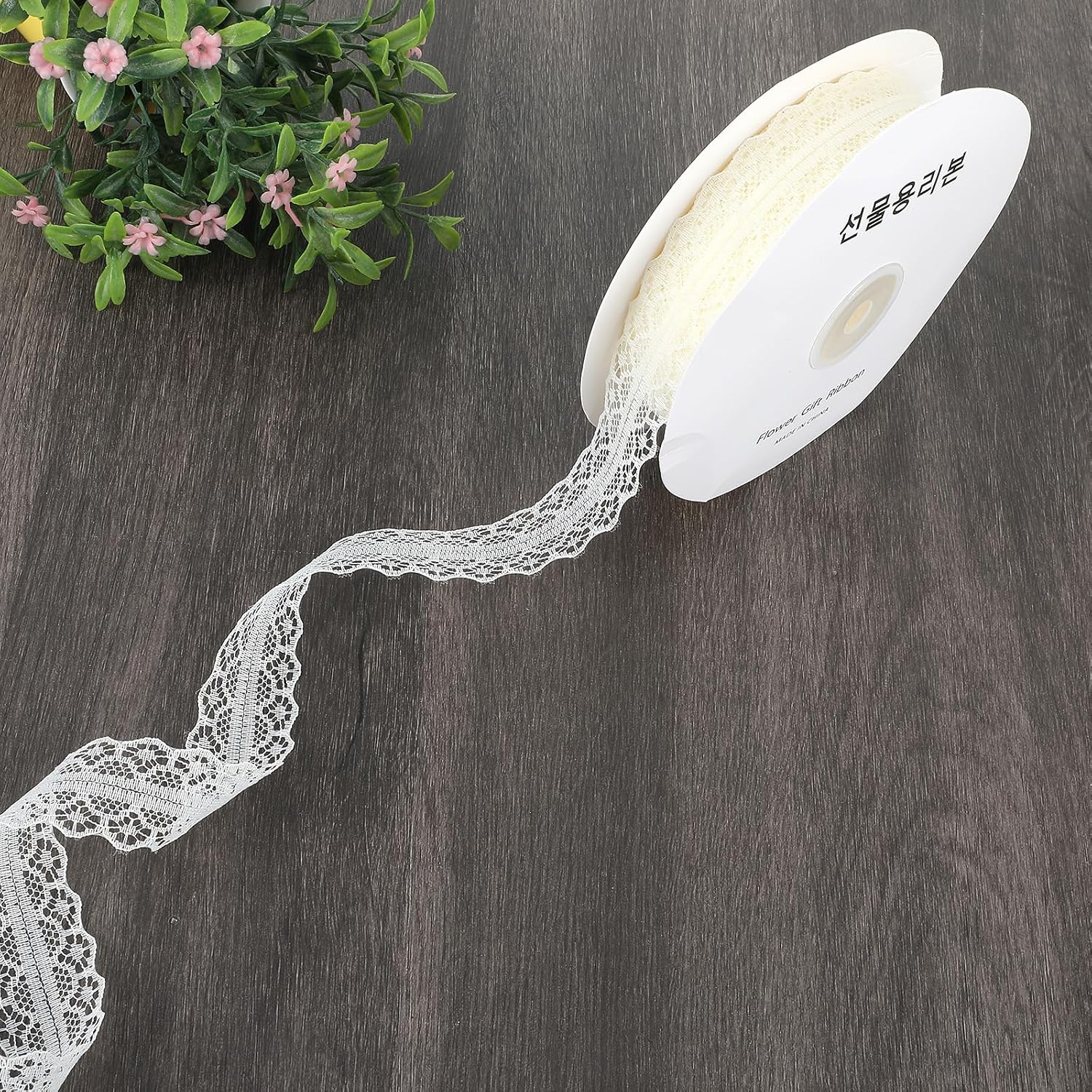 Cream White Lace Trim Ribbons, 1.2 Inch Wide 50 Yards Fabric Vintage Pattern Roll, Ideal for Crafts, Gift Wrapping, Flower Design, Party Decorations, Bridal Wedding