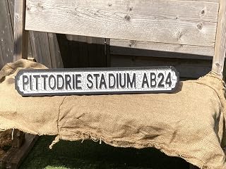 PITTODRIE STADIUM AB24 retro style wooden football street sign. Great gift for an Aberdeen fan. Comes with hanging hook. Wall decor. Size 63 X 11 Cm