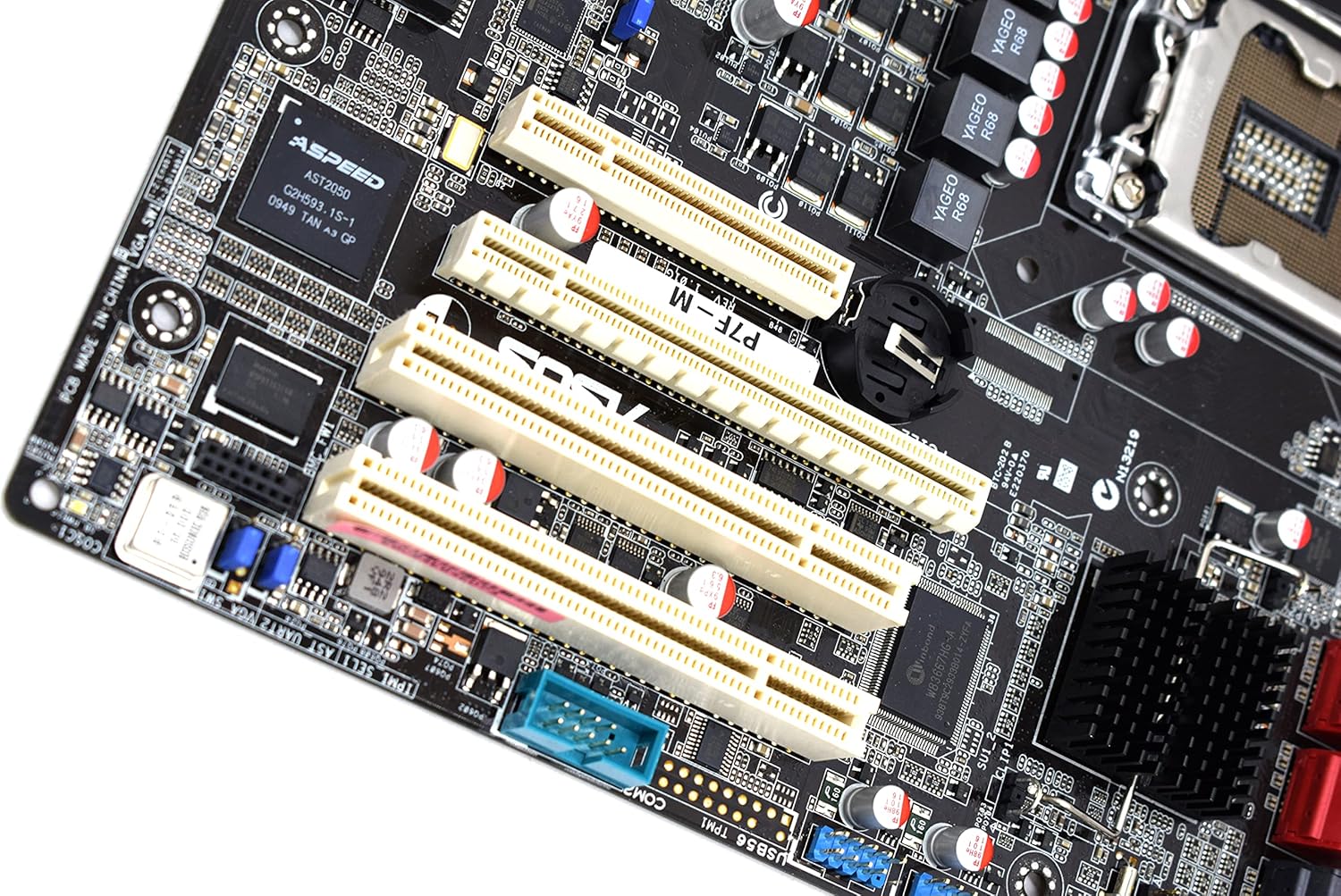 DDR3 Memory Slots on ASUS P7F-M