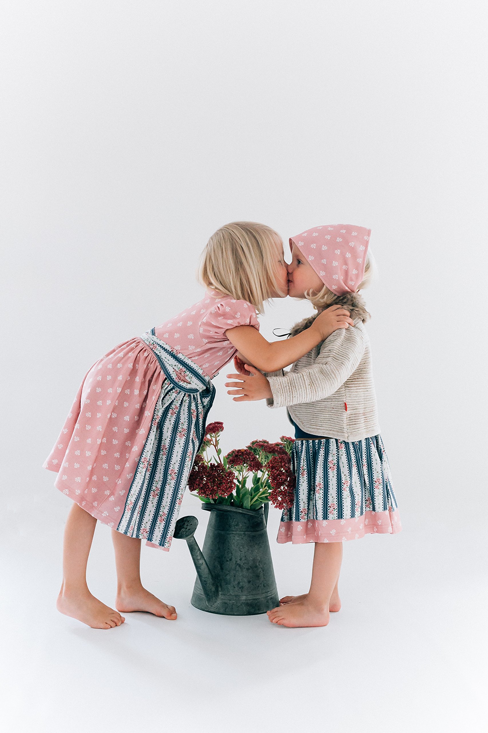 Mogo.cc, Babydirndl Kinderdirndl Wilde KAISERIN und CALANDA