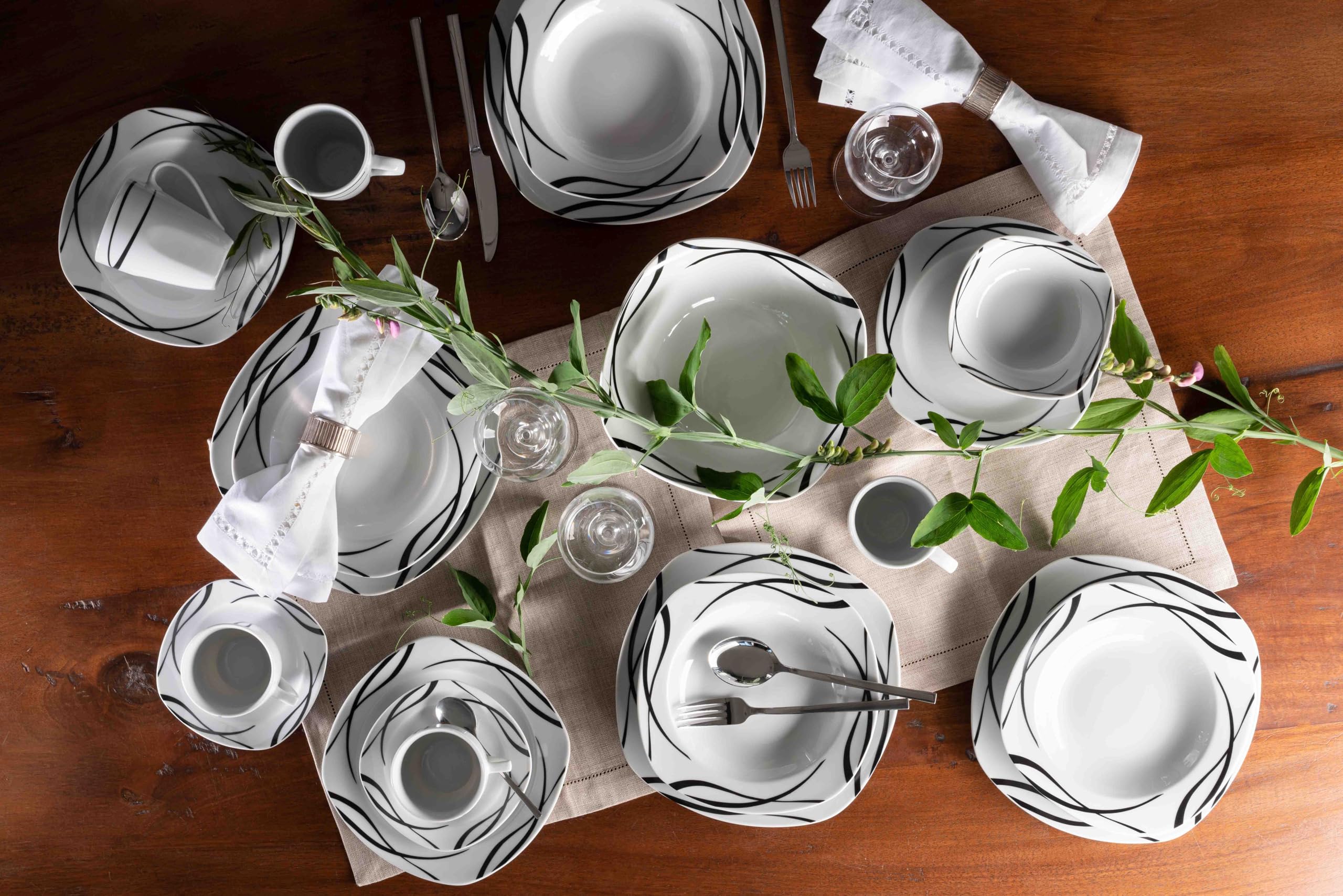MÄSER Serie Decora, set di piatti per 6 persone, stoviglie da 18 pezzi, forma quadrata, elegante, senza tempo, porcellana