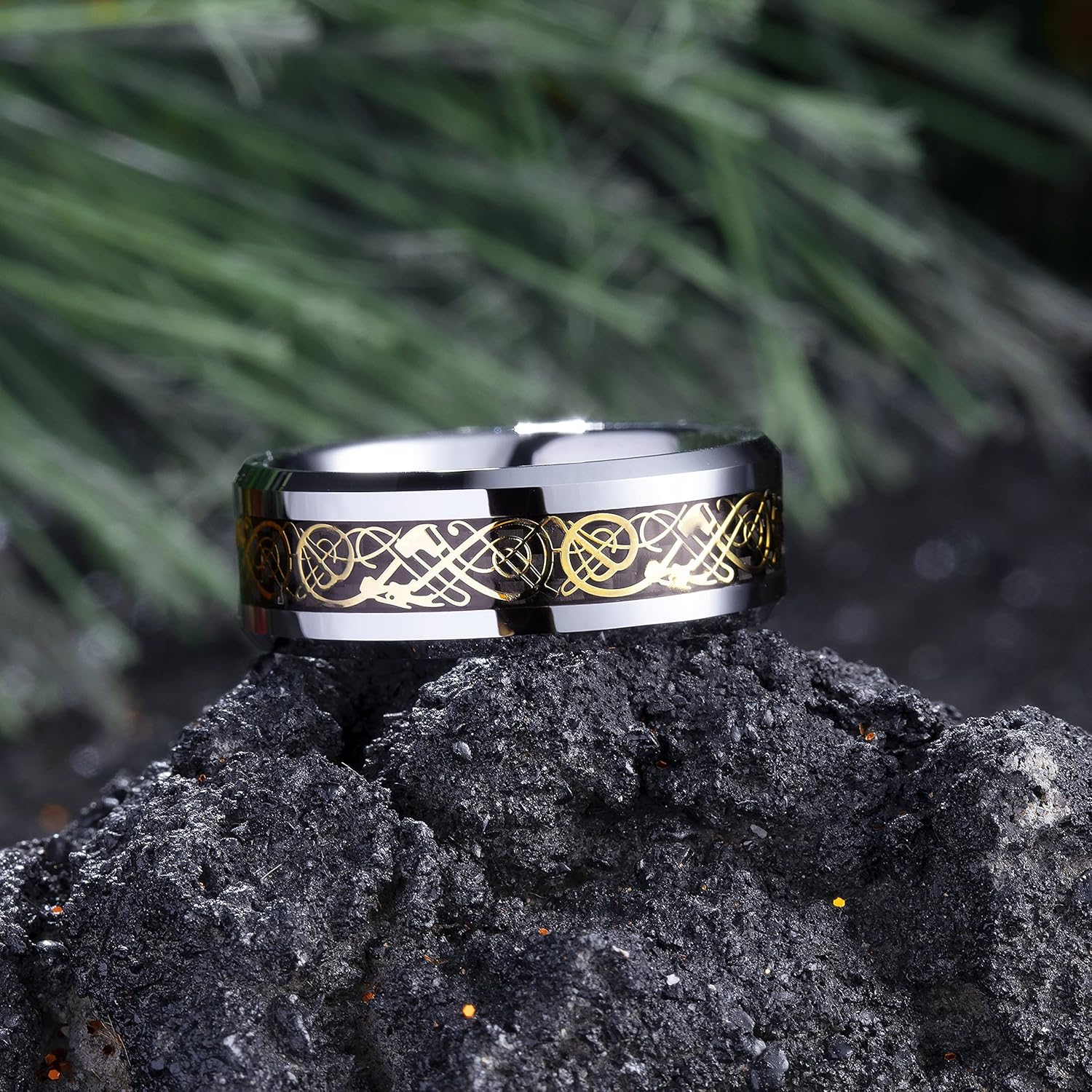 【直営店セール】King Will Dragon 8 mmゴールドケルトドラゴンタングステンカーバイドメンズ結婚指輪快適フィット人気モデル