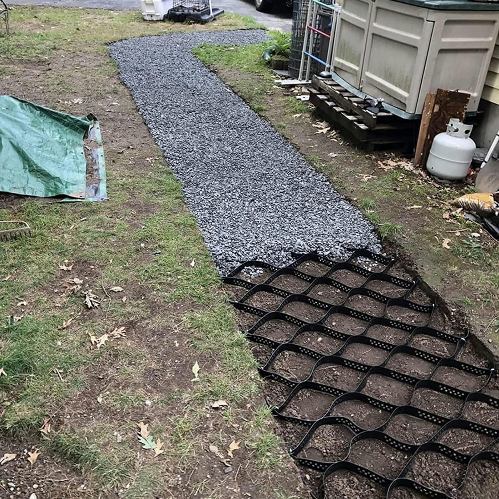 Stabilisateur de sol pour allées de jardin : créez un sentier propre et carrossable en HDPE