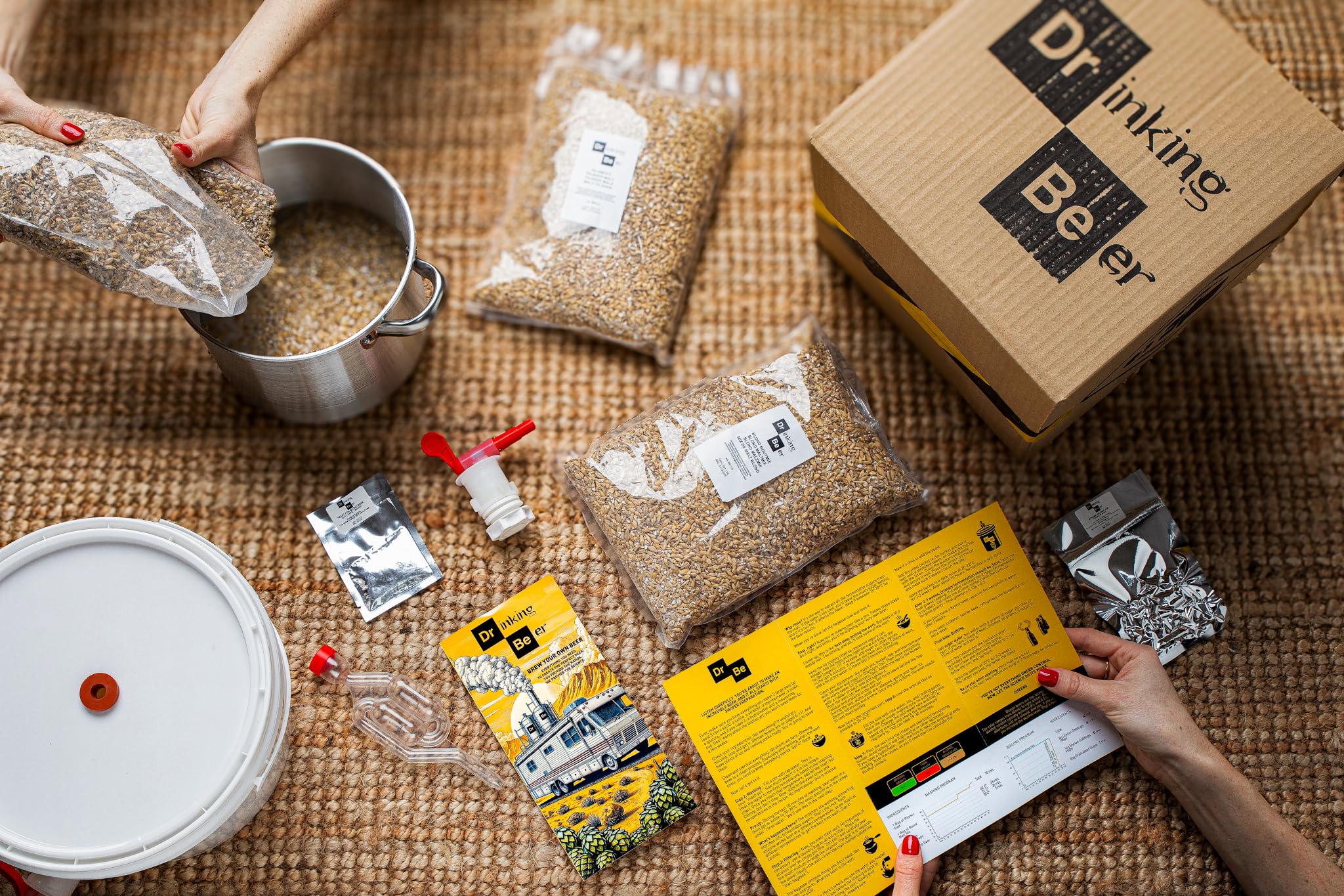 Drinking Beer™ Kit de Elaboración de Cerveza “Beer Lab” | Kit Básico para 5 Litros | 6.4% Vol. | Kit de Cerveza Artesanal | Regalo Original para Amantes de la Cerveza | Ideal para Hacer Cerveza en Cas