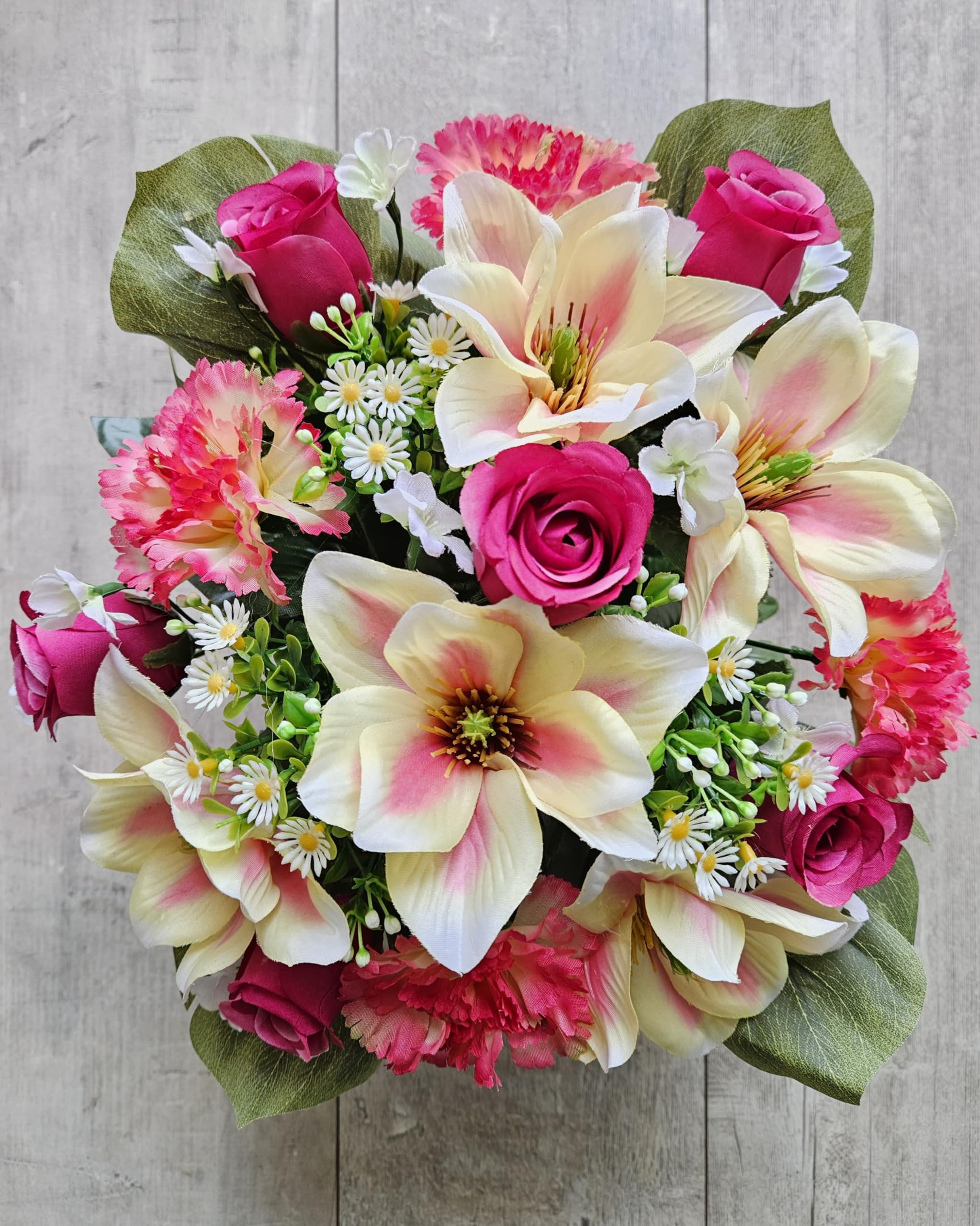 Composition de Fleurs Artificielles, Lesté Ciment pour Une Très Bonne Tenue à L' extérieur. Réalisé par Nos Soins, Fleurs de Qualité.