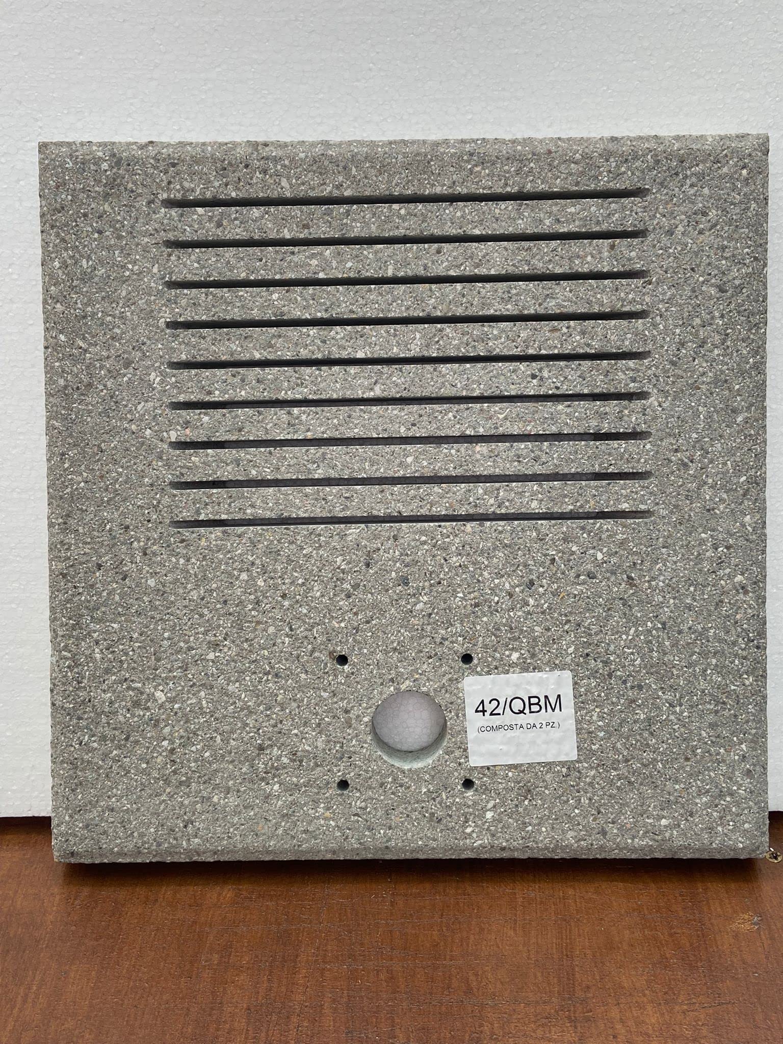Base Quadrata in Cemento 40x40 Cm con fenditore scarico per fontane Grigio