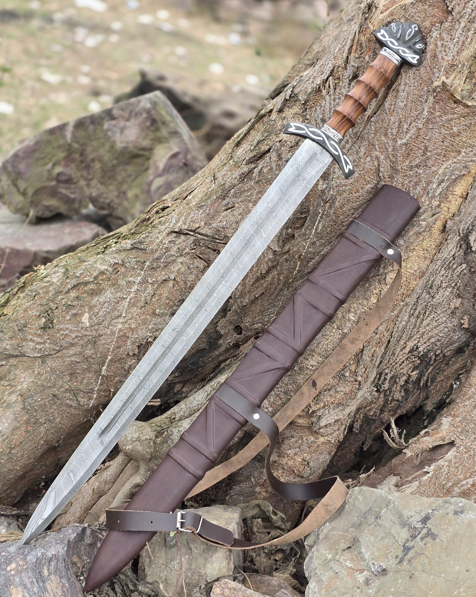 Wikinger-Schwert, 101 cm, Damaszener Stahl, Doppelschneidig mit Hohlkehle, Holz-Zink-Griff, Scheide, Mittelalter-Kollektion