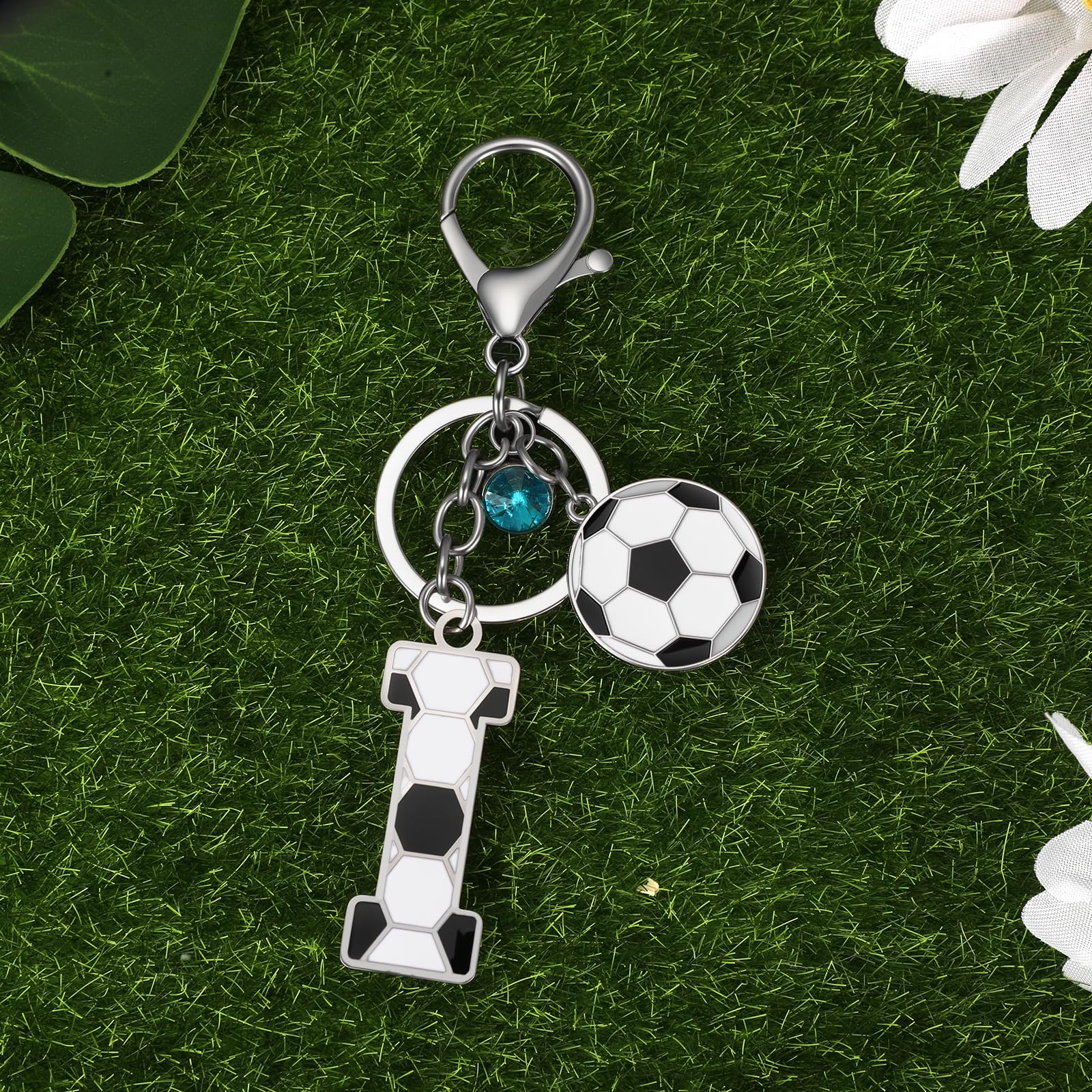 MWOOT Portachiavi Calcio Lettera Iniziale, Portachiavi Alfabeto con Ciondoli a Calcio, Portachiavi Sport Regalo Calcio per Amanti del Calcio, Charms per Borse Zaino Accessori