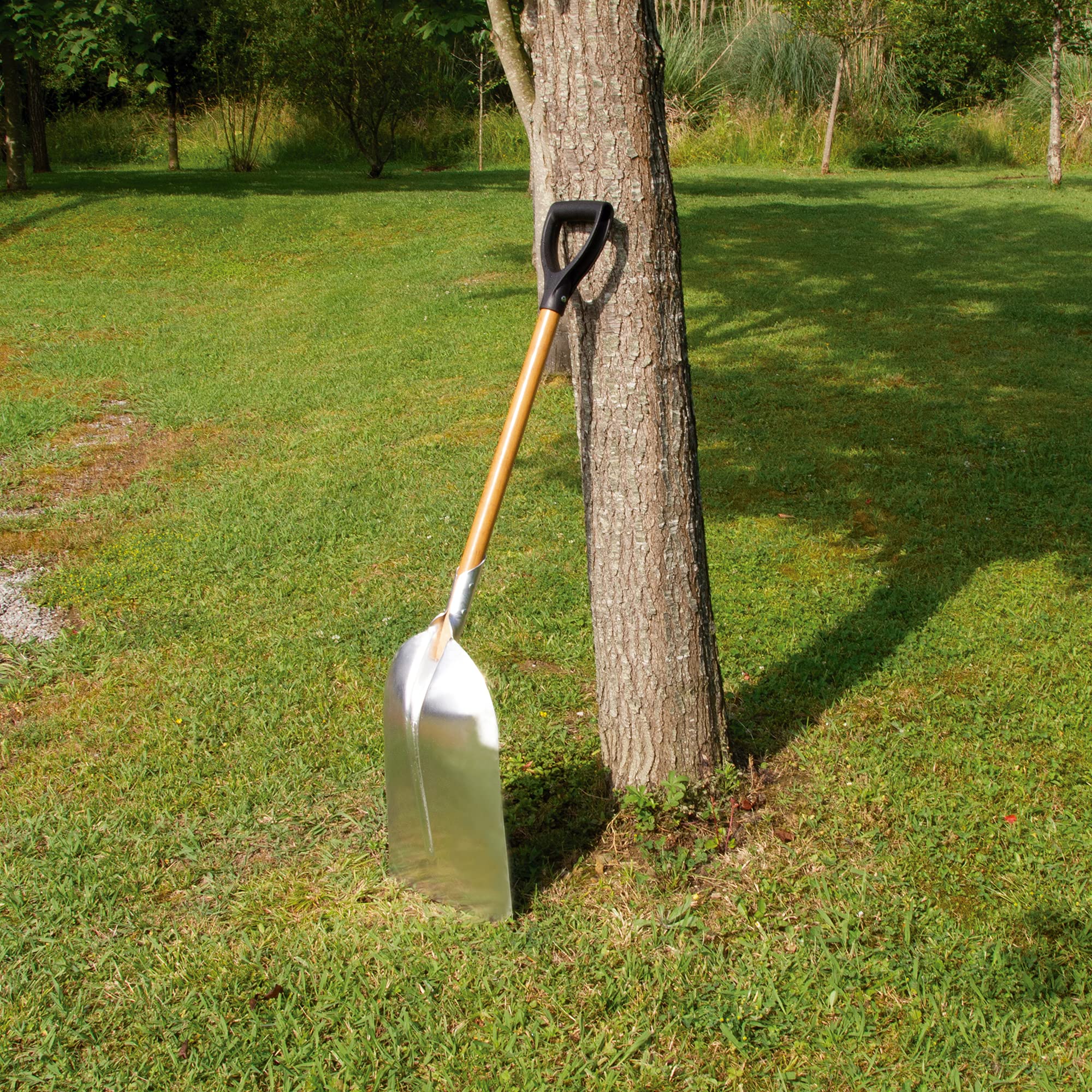 Amig - Pala de Aluminio Cuadrada con Mango de Madera Ergonómico Especial Quitanieve y para Mover y Recoger Hojarasca o Grava - 110 cm, Ligera y Resistente para Uso Doméstico o Profesional, Gris