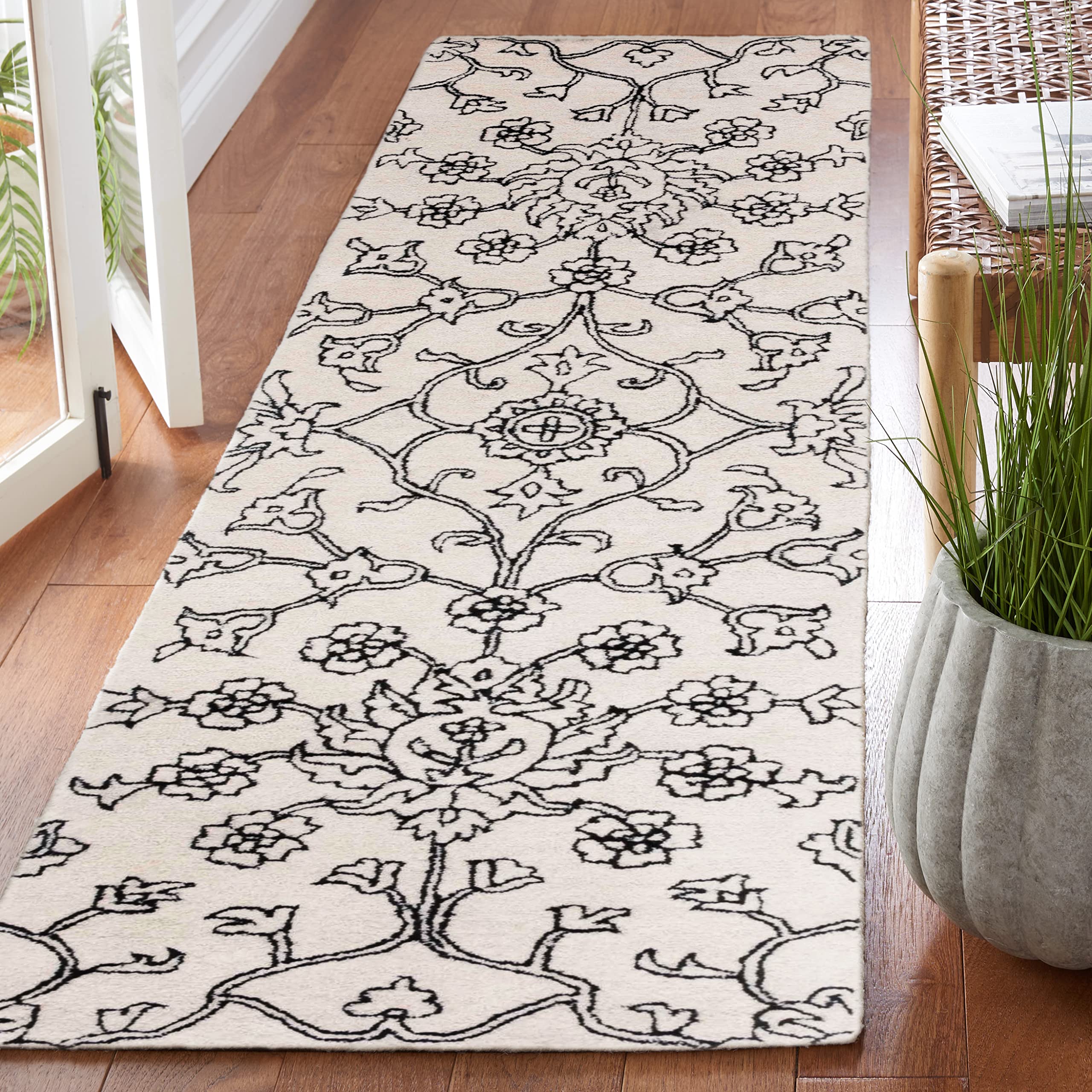 SAFAVIEH Jardin Collection Runner Rug - 2'3
