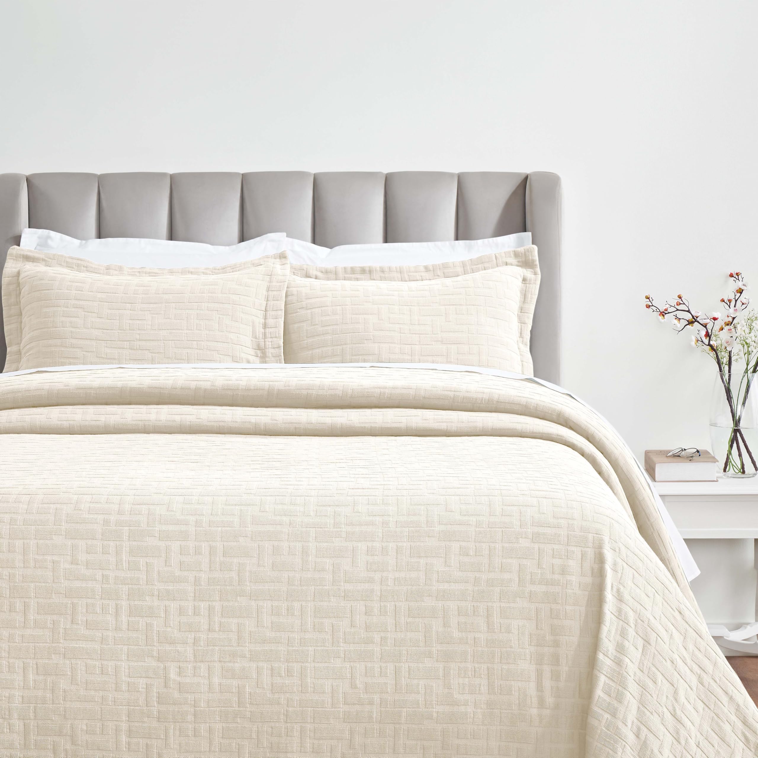 SUPERIOR 3 Piece Cotton Bedspread and Sham Set, Home Bed Decor, Decorative Bed Spread, 2 Pillow Shams, Medium Weight, Geometric Matelasse Coverlet, Bedding Essentials, Madrid Collection, King, Ivory