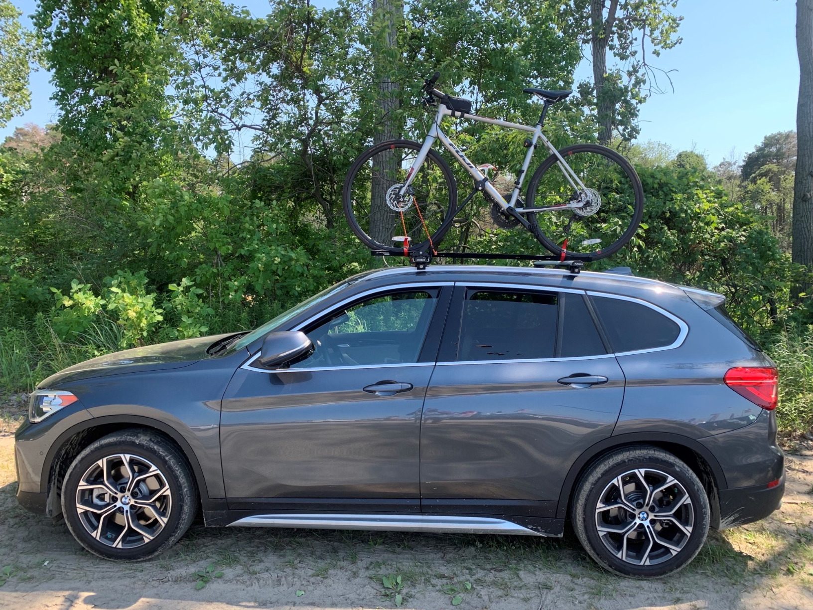 Swagman UPRIGHT Rooftop Bike Rack - Single Bike 35 lb 7