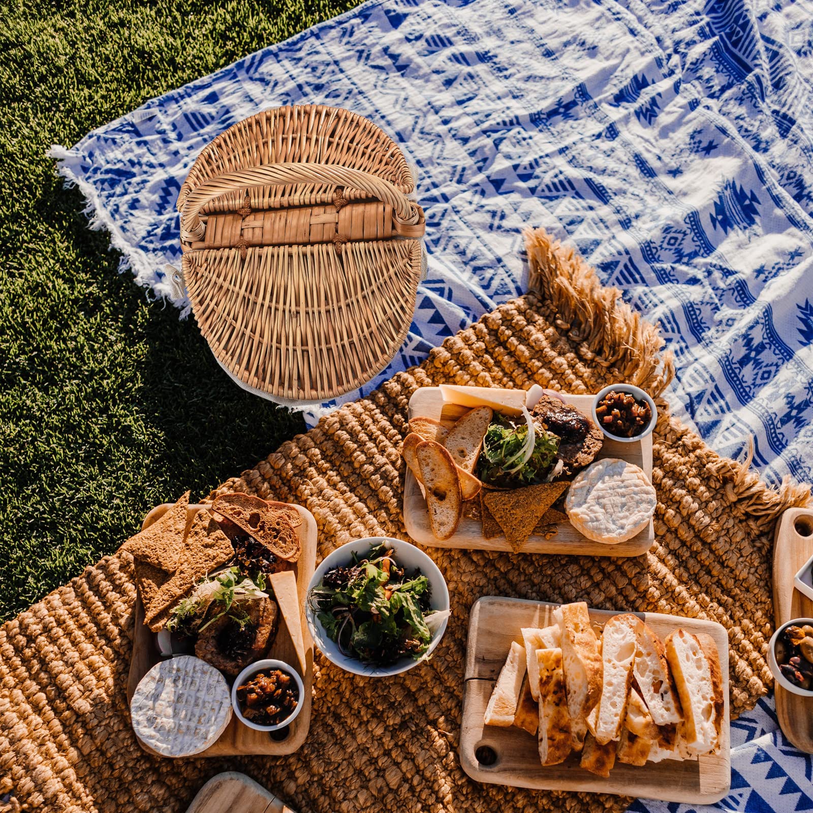 BEIJIALY Picnic Baskets with 50 pcs Paper Bag,Wicker Picnic Basket with Liner Split Lid Picnic Hamper Woven Baskets with Handles,Picnic Storage Basket, Bread Storage Basket