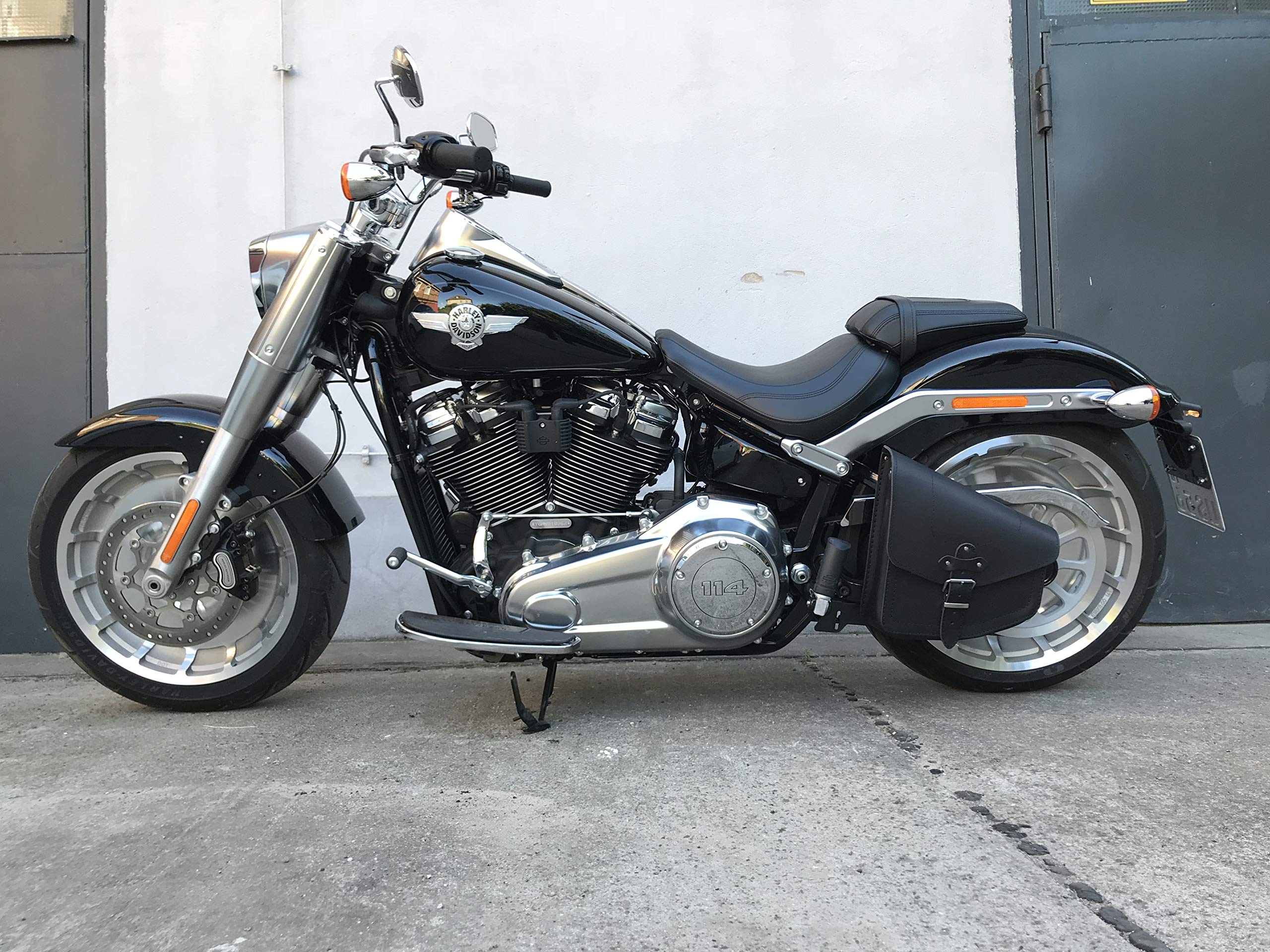 Odin Black Sacoche de Selle Compatible avec Harley Davidson en Cuir Noir Neuf Sacoche latérale HD Chopper Compatible avec Fatboy Wildstar Dragstar