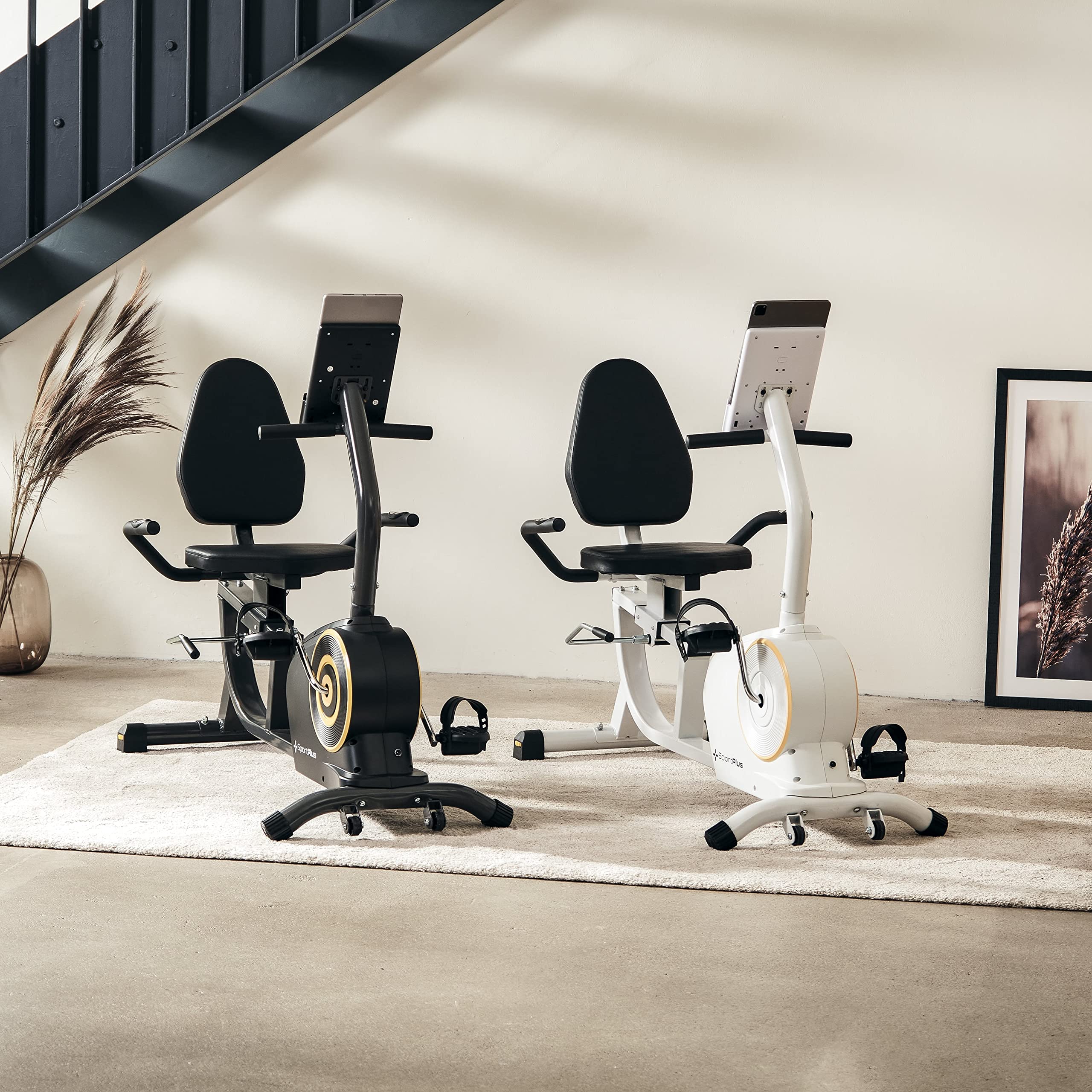 SportPlus | Modèle 2022 | Vélo d'appartement allongé avec compatibilité App, 24 niveaux & 6 programmes d'entraînement, avec écran & support pour tablette, max. 110 kg