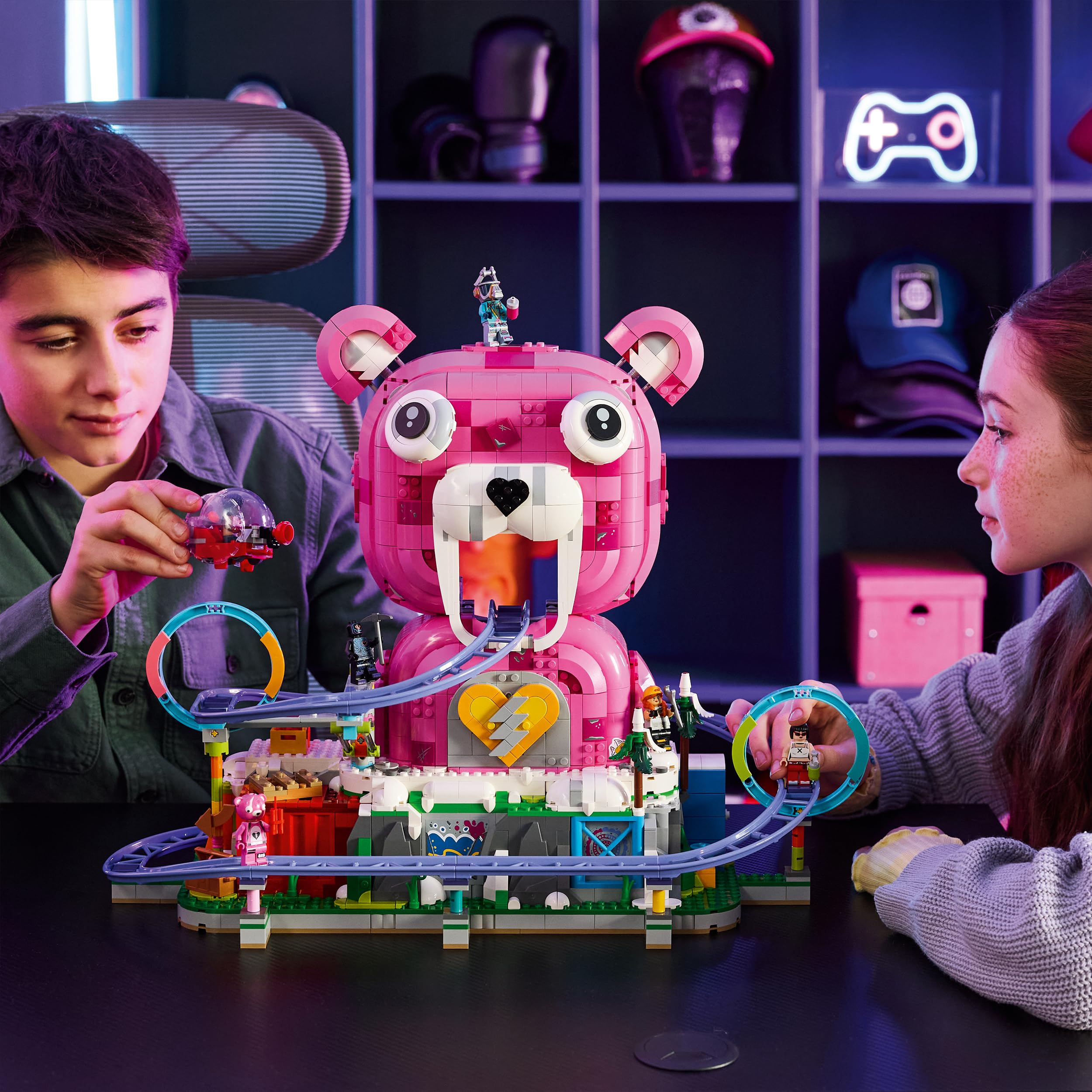 LEGO Fortnite Jaskinia Ubawu 77082 | Lokacja z gry, do zabawy i ozdoby, gamingowy prezent dla fana Fortnite 12+, duży zestaw klocków dla dzieci, 1963 elementy