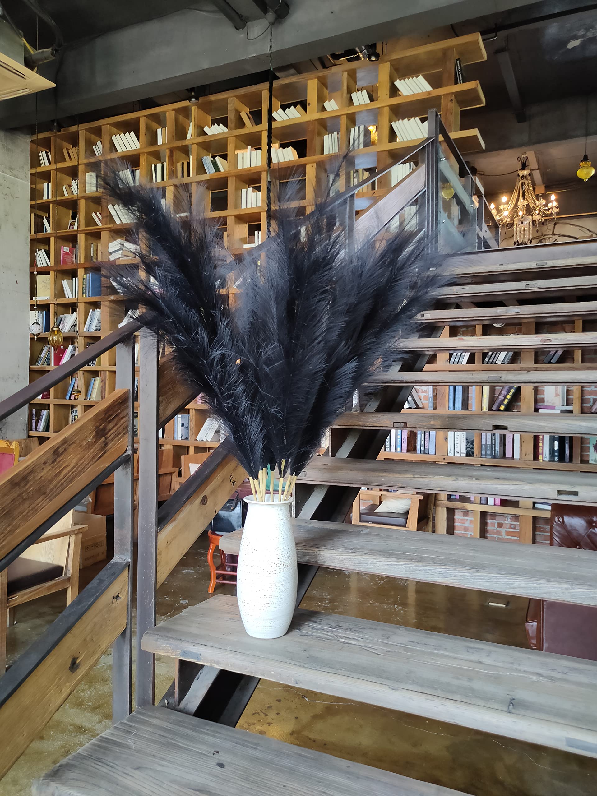 Décoration en herbe séchée Pampas Grass Grande, Pampas Grandes Florales 8 Pièces 110 cm/43", Fleurs de Plumes longues pour décoration de mariage Boho Salon (8 Pièces 110 cm/43", Noir)