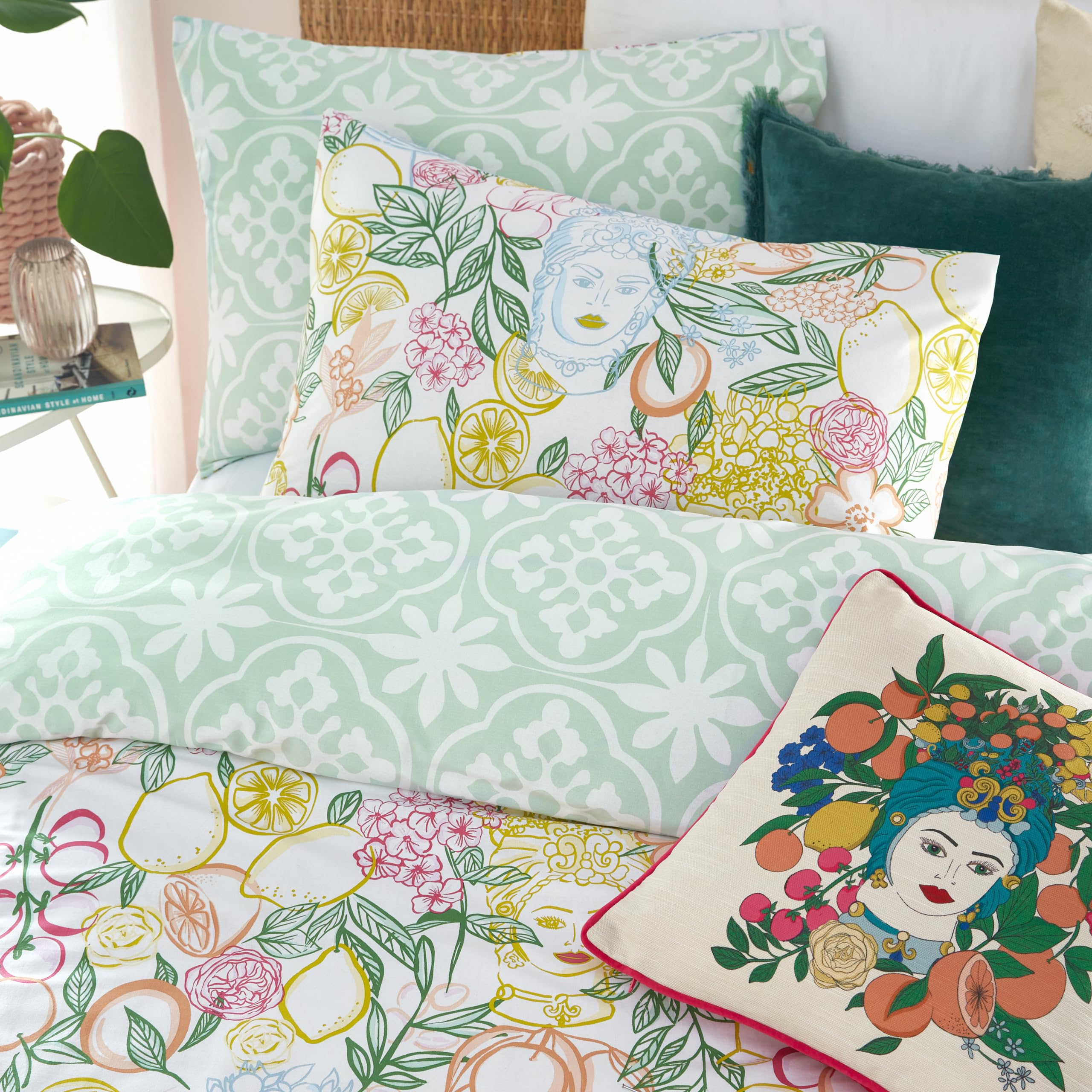 furn. Taormina Floral Duvet Cover Set, Multicolour, King (U.K. Standard) - Image 2