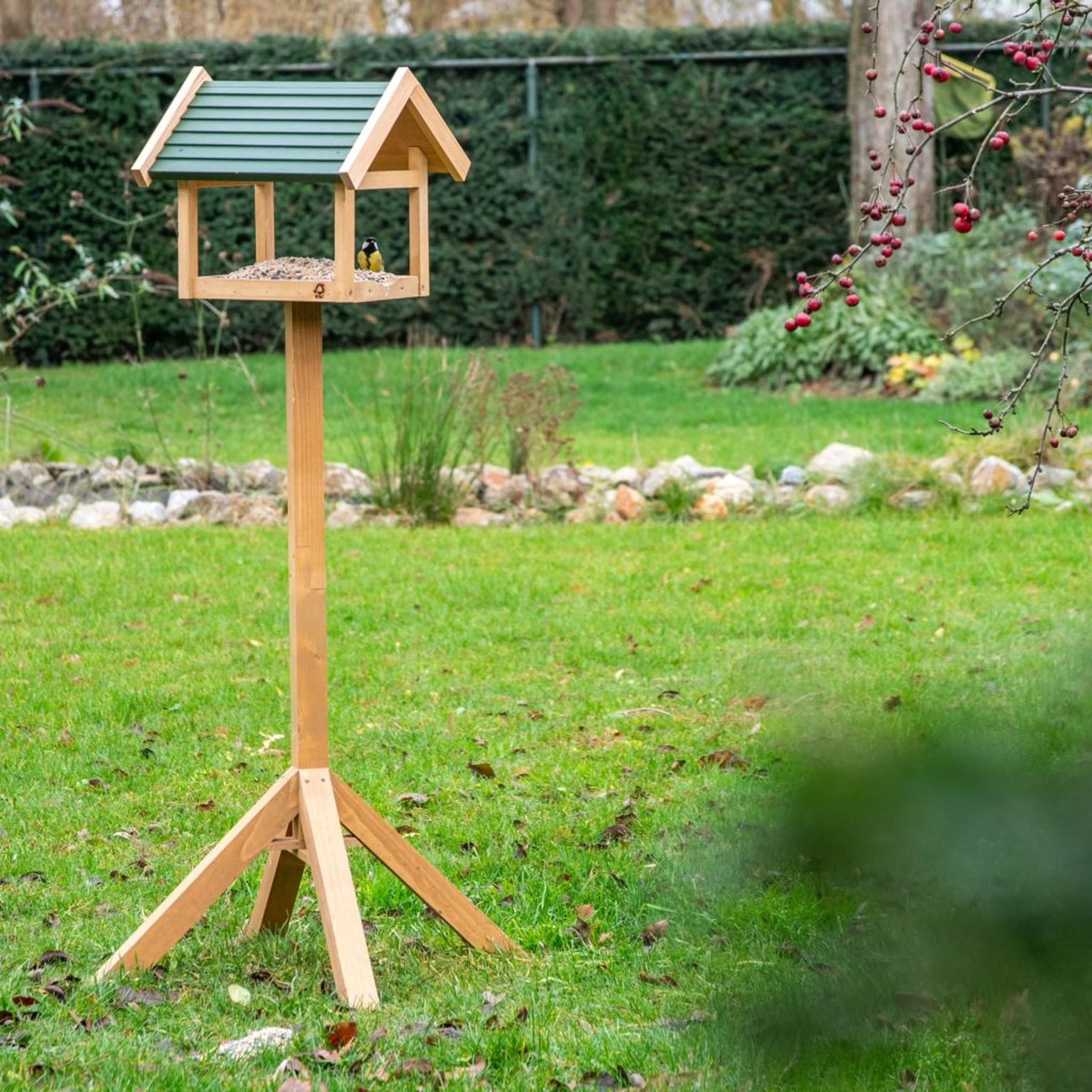 National Trust Bird Table For The Garden Free Standing Heavy Duty – Wooden Bird Table – FSC Certified Pine Wood, Cat-Safe Height, Sturdy Base, Portable Design