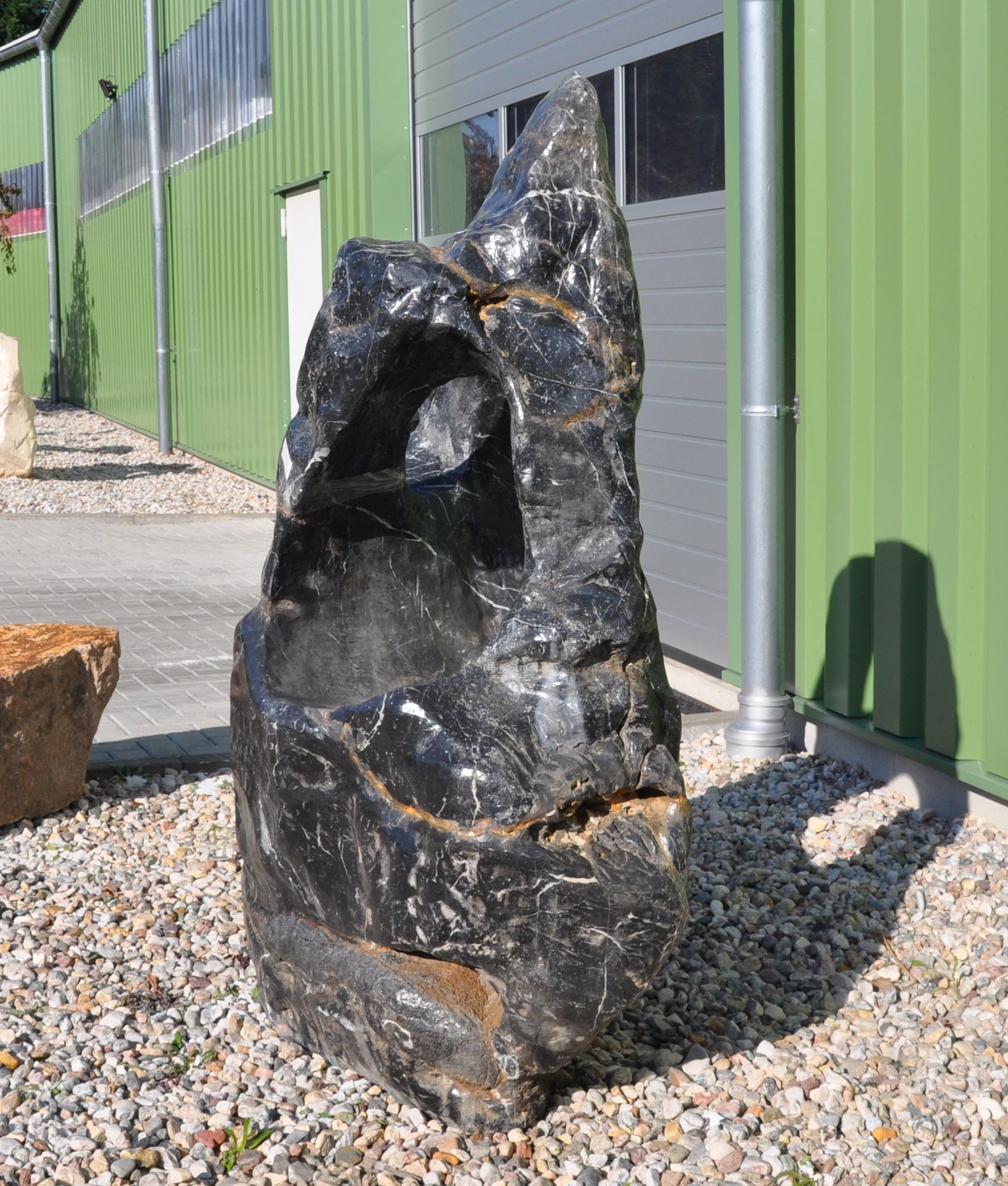 Ozeanfindling Findling Skulptur Naturstein Meeresgestein Gartendeko **Wundervoller Blickfang für Ihren Garten** Einzigartige Form Unikat Einzelstück 840 KG 115 cm HOCH