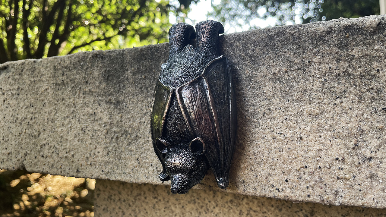 Watch JARPSIRY Helloween Bat Statue Garden Decor Plant Pot Hugger on ...