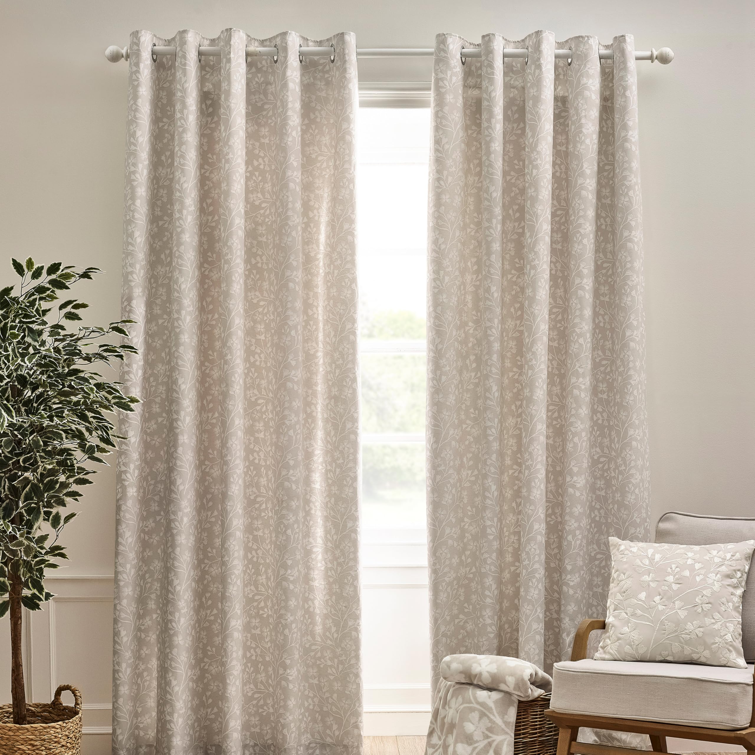Catherine Lansfield Brooke Lot de 2 Rideaux doublés à œillets Motif Floral Naturel 168 x 228 cm