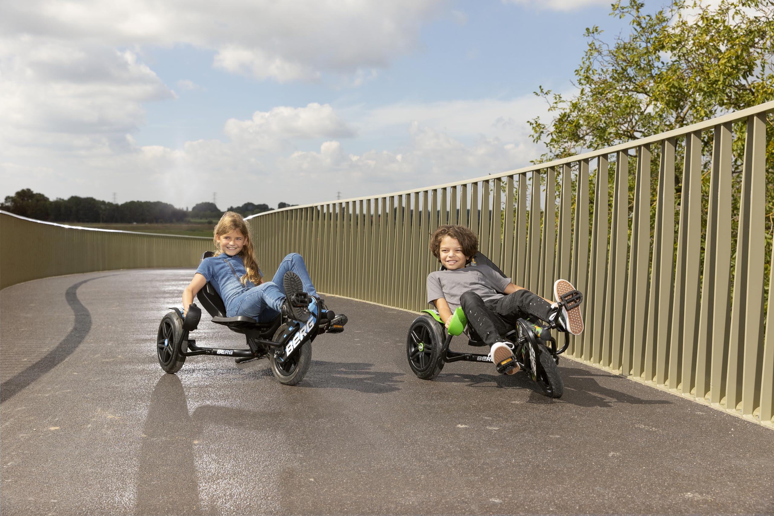 BERG Pedal-Gokart Street-X Vibes | KinderFahrzeug, Tretfahrzeug mit hohem Sicherheitsstandard, Kinderspielzeug geeignet für Kinder im Alter von 6-12 Jahren, Groß