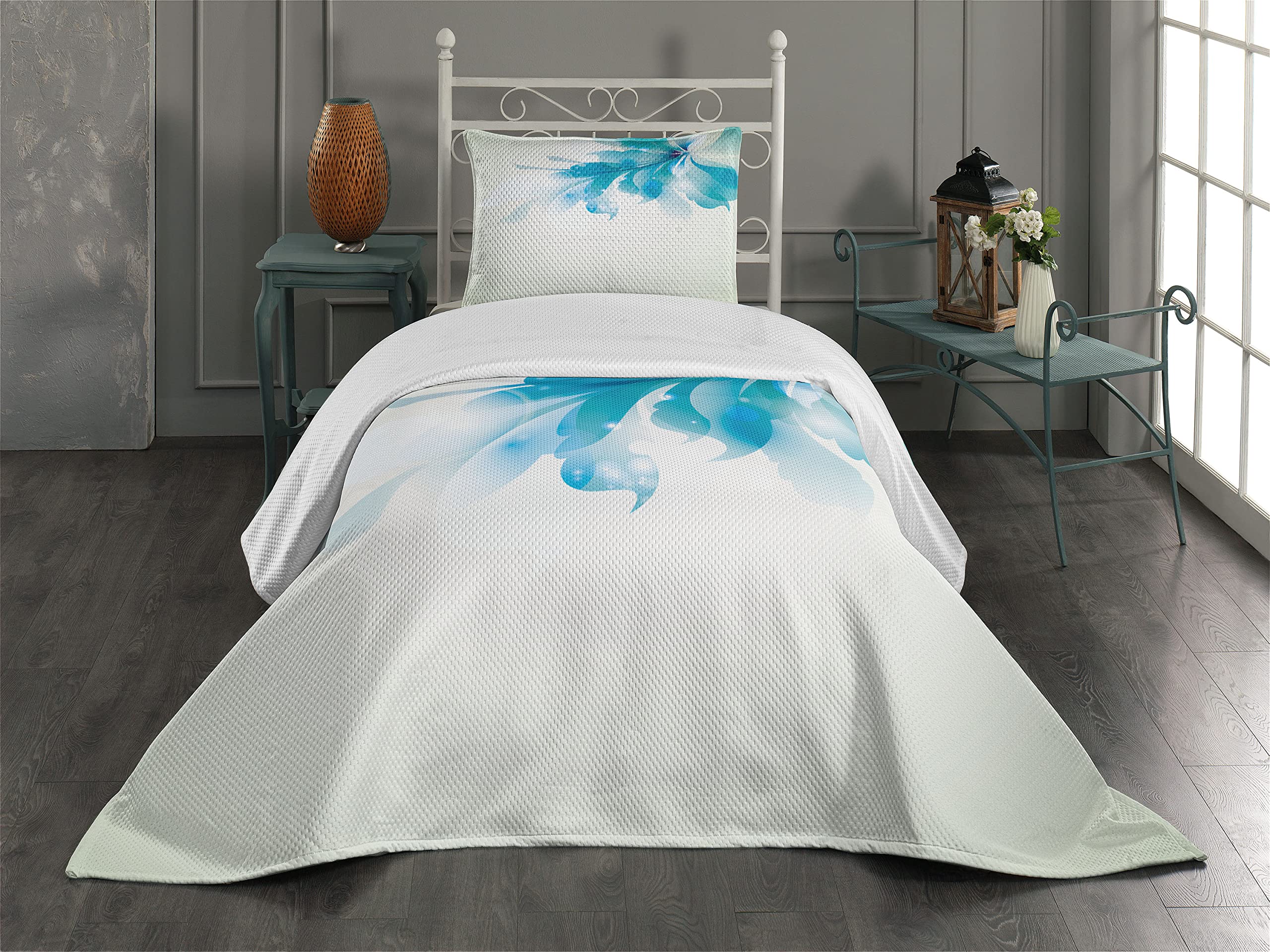 Ambesonne Abstract Coverlet, Big Single Abstract Blue Shades Ombre Flowers Artwork, 2 Piece Decorative Quilted Bedspread Set with 1 Pillow Sham, Twin Size, Pale Blue and White