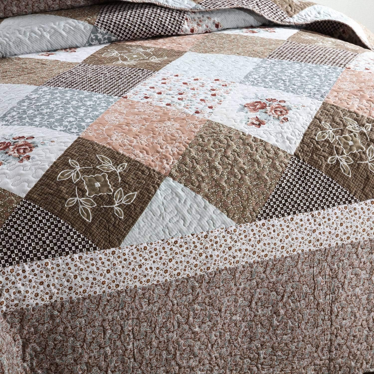 HoneiLife Quilt Set - 3 Piece Microfiber Reversible Bedspreads Patchwork Coverlets Floral Bedding Set All Season- Splicing Mocha Rose,Queen/Full Size