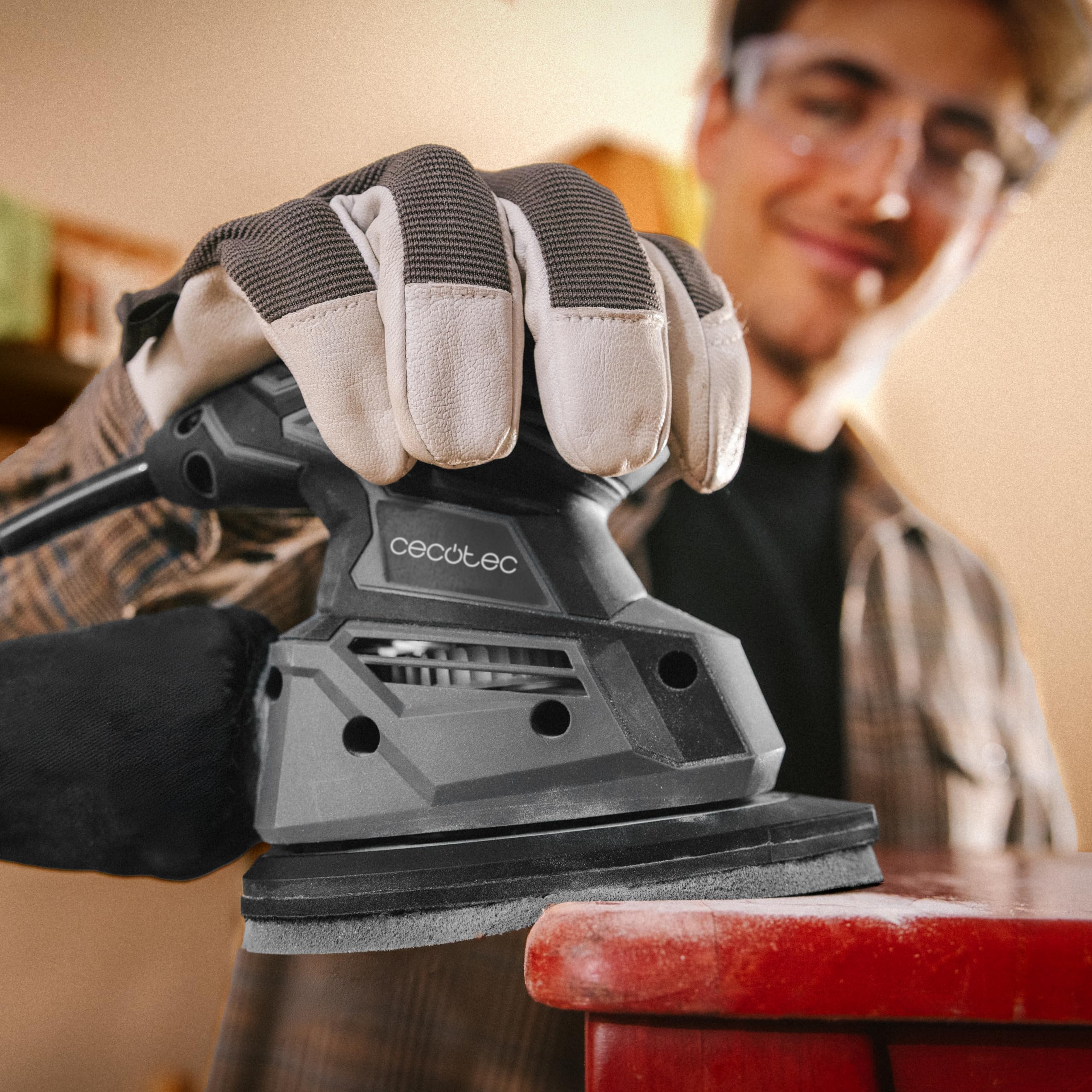 Cecotec Ponceuse Électrique avec Câble PerfectSurface 125 Delta EasyGo, 130W, 13500rpm, Design Triangulaire, Réservoir Intégré, Inclut Accessoire FingerDetail, 12 Abrasifs et Sac de Transport