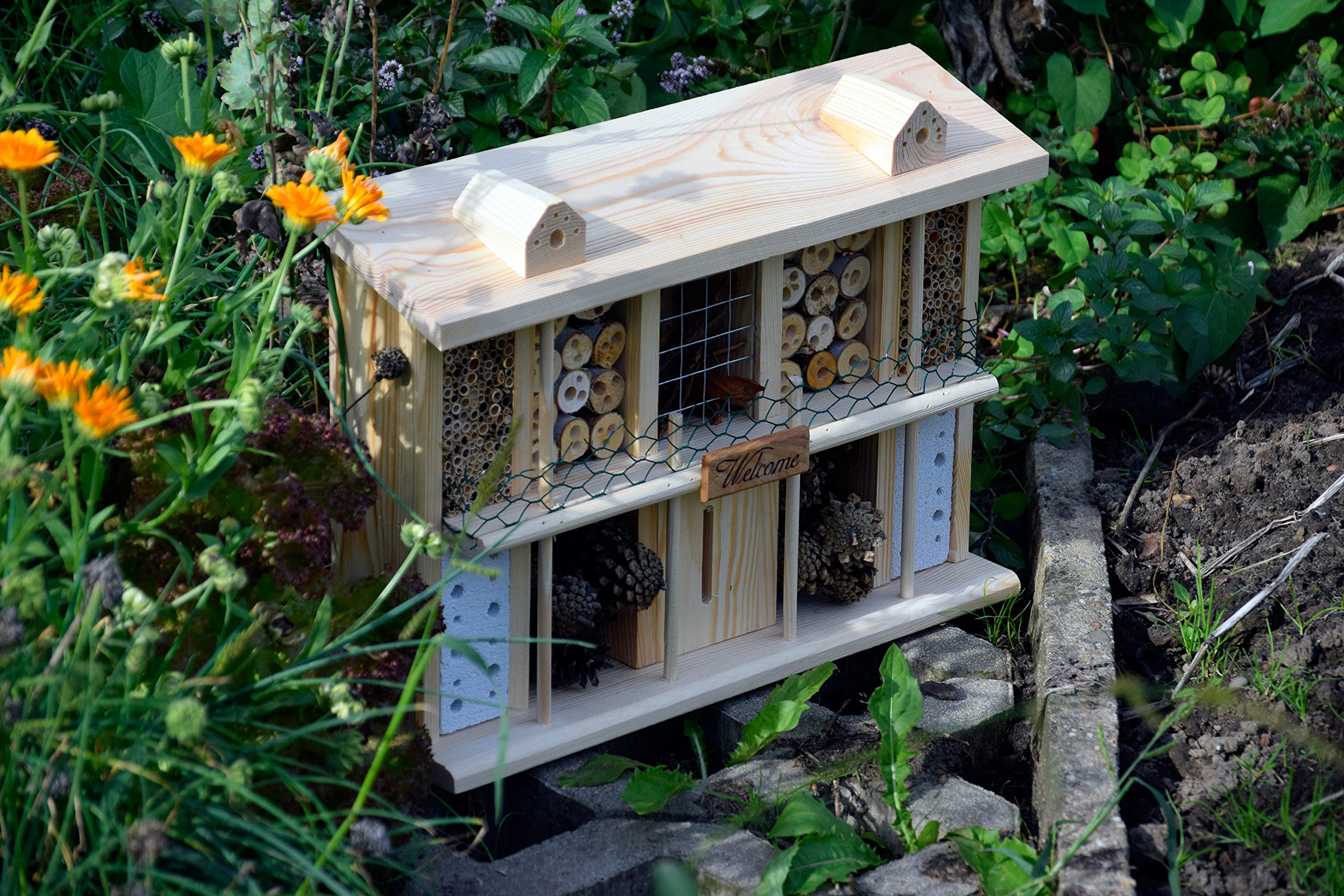 LUXUS-INSEKTENHOTELS 22626e Design Wildbienenhotel "Landsitz Superior" - Insekten Nisthilfe aus unbehandeltem Vollholz - Nistplatz für Nützlinge im Garten - 47 x 12,5 x 34 cm - Natur