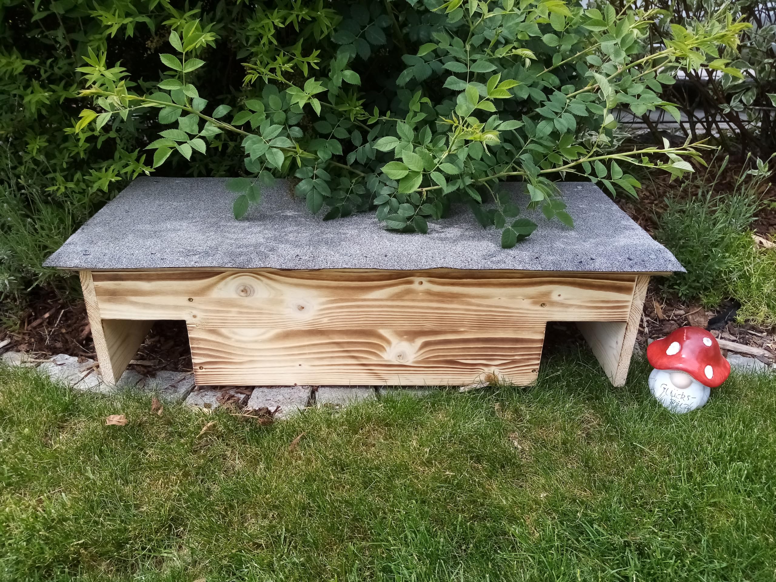 Igelhaus XL Igelschutz geflammt Dachpappe Isolierung Rattenklappen handgemacht Gratis Stroh 84x40x23cm fertig montiert