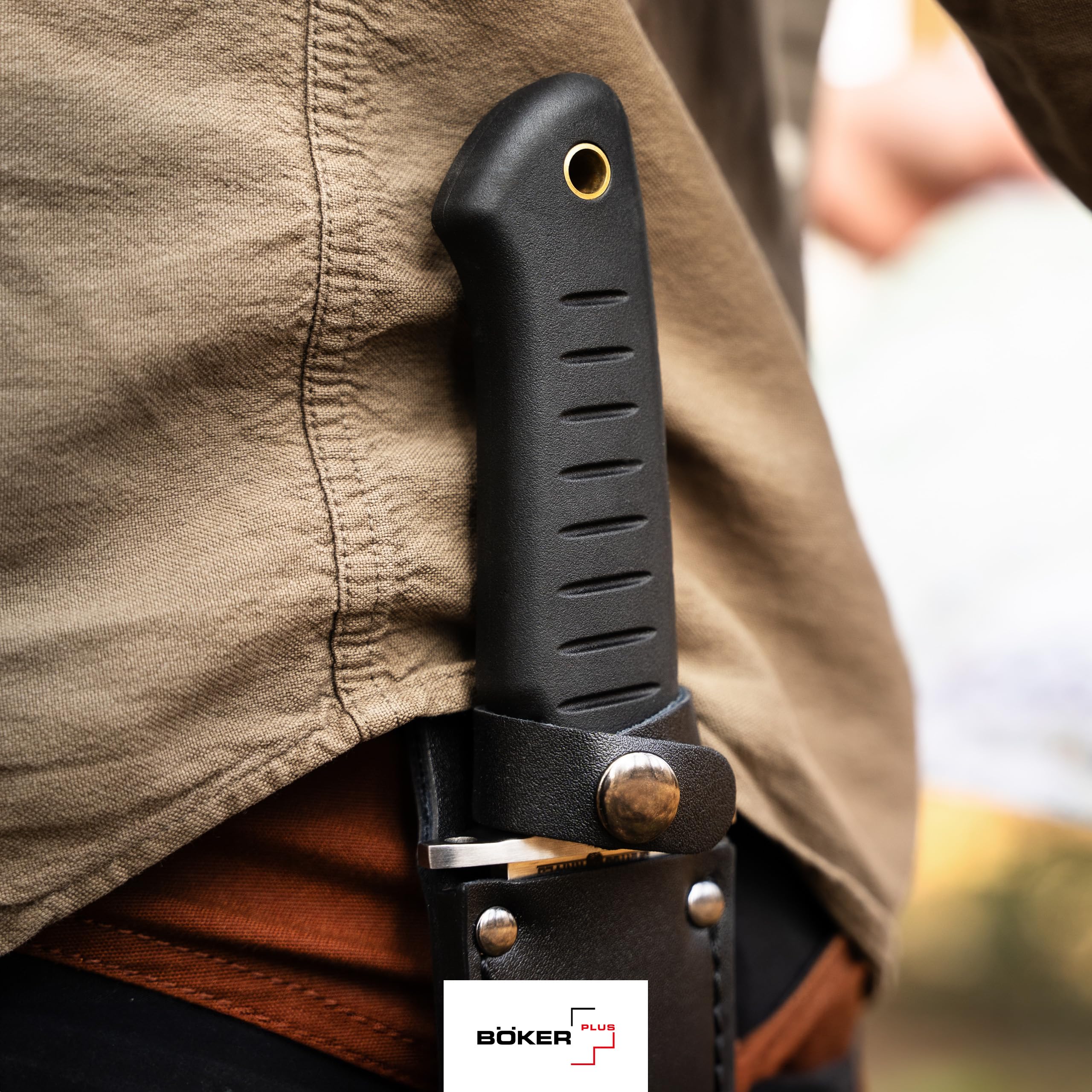 BÖKER PLUS® Sledgedog - großes Pfadfinder Fahrtenmesser - Profi Gürtel-Messer mit Droppoint Klinge - feststehendes Outdoor-Messer mit TPR Griff schwarz - Überlebensmesser mit Leder-Scheide