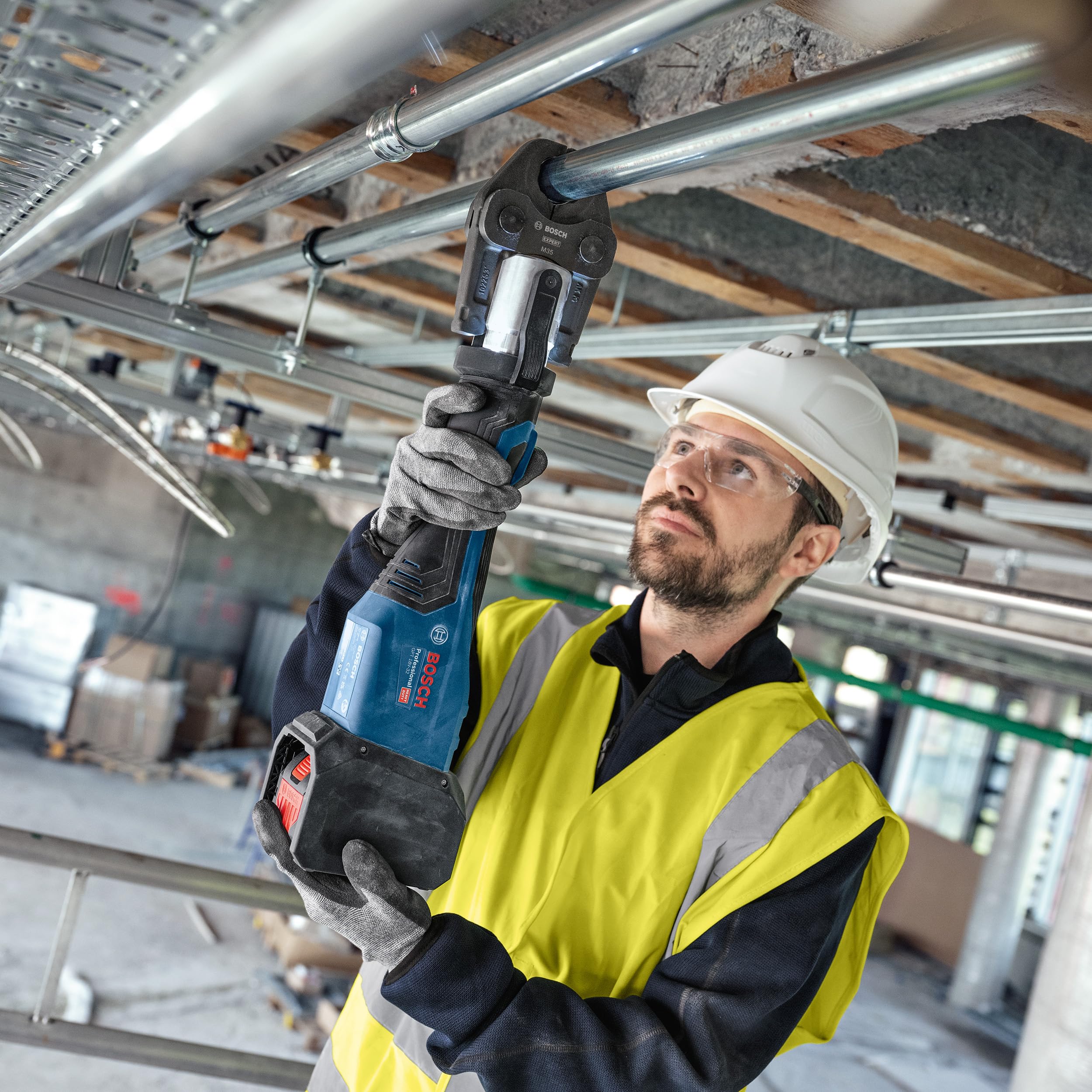 Bosch Professional 18V System sertisseuse sans fil GPT 18V-32 (puissance 32 kN, raccords plastique jusqu'à 110 mm, raccords métal jusqu'à 54 mm, mâchoires de presse standard TH16, TH20, TH26, XL-BOXX)