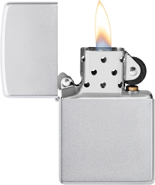 Zippo Encendedor a Prueba de Viento - Diseño de Llama - Cromo Satinado - Recargable - Reutilizable - Diseño a Prueba de Viento - Caja de Regalo Hecho en EEUU - Exclusivo en Amazon - 3