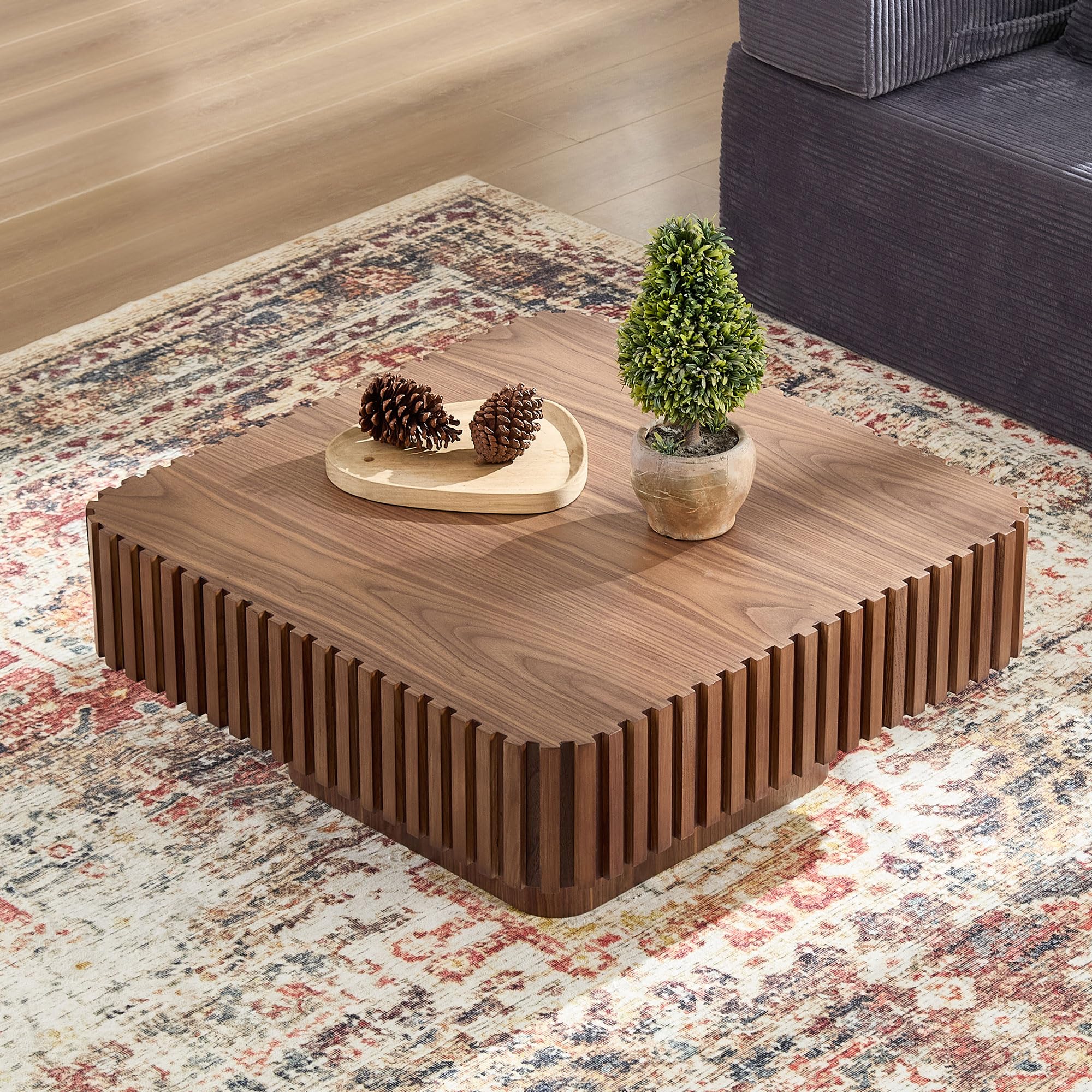 Table basse ronde en bois massif de noyer avec relief rainuré d'exception de 80 cm